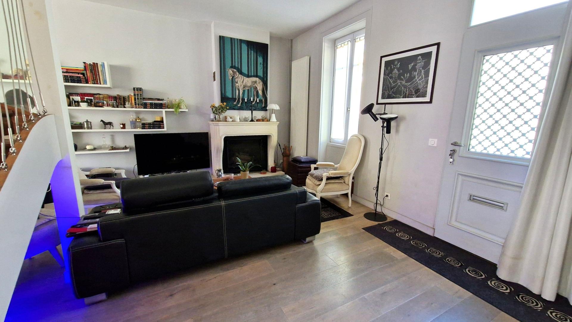 Photo 3 of the listing.