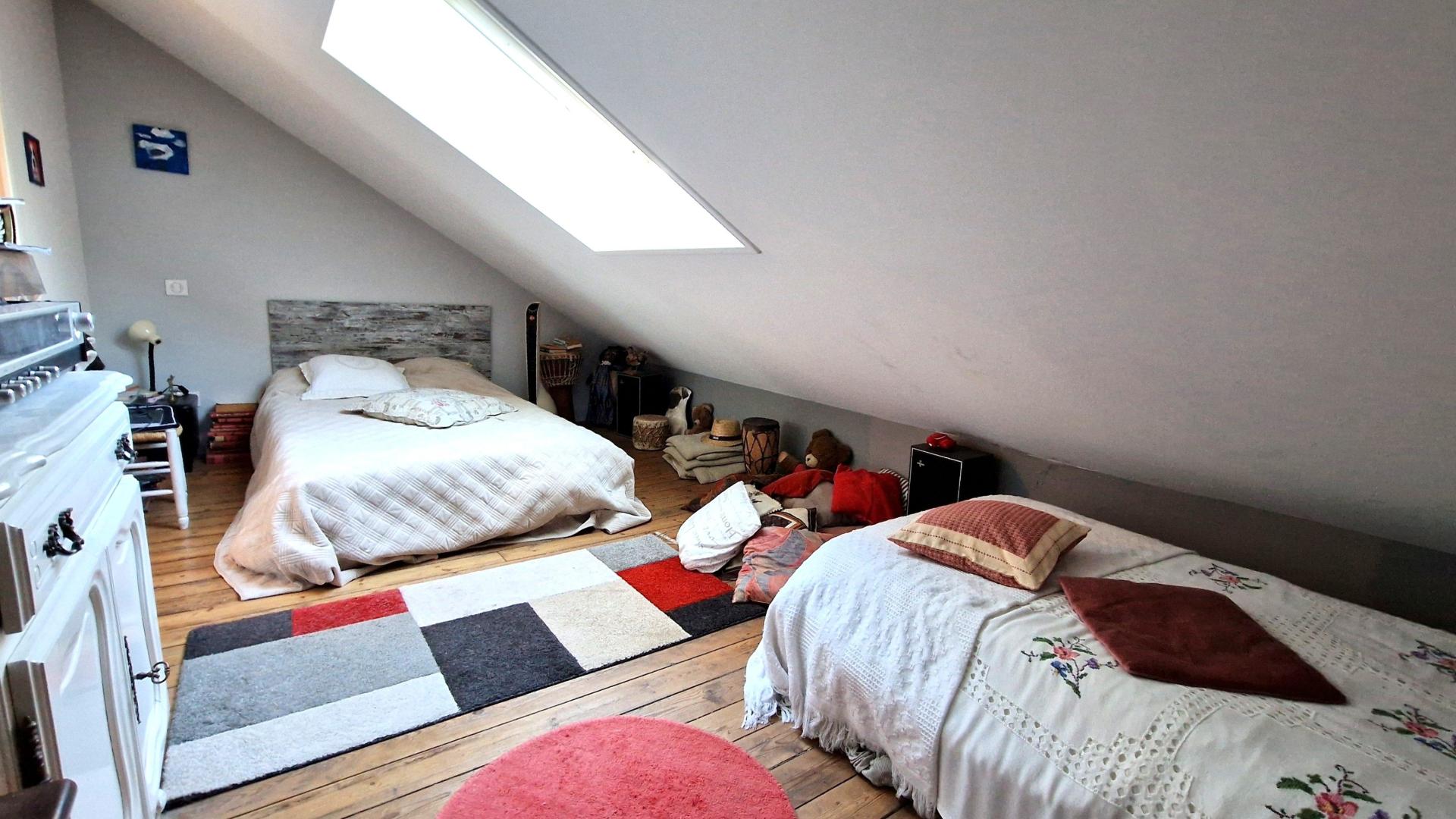 Photo 7 of the listing.