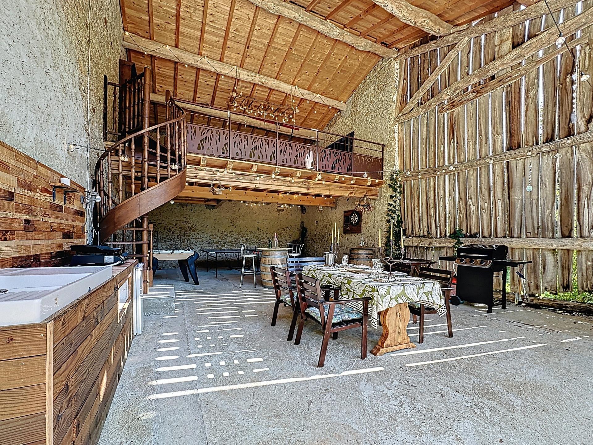 Photo 4 of the listing.