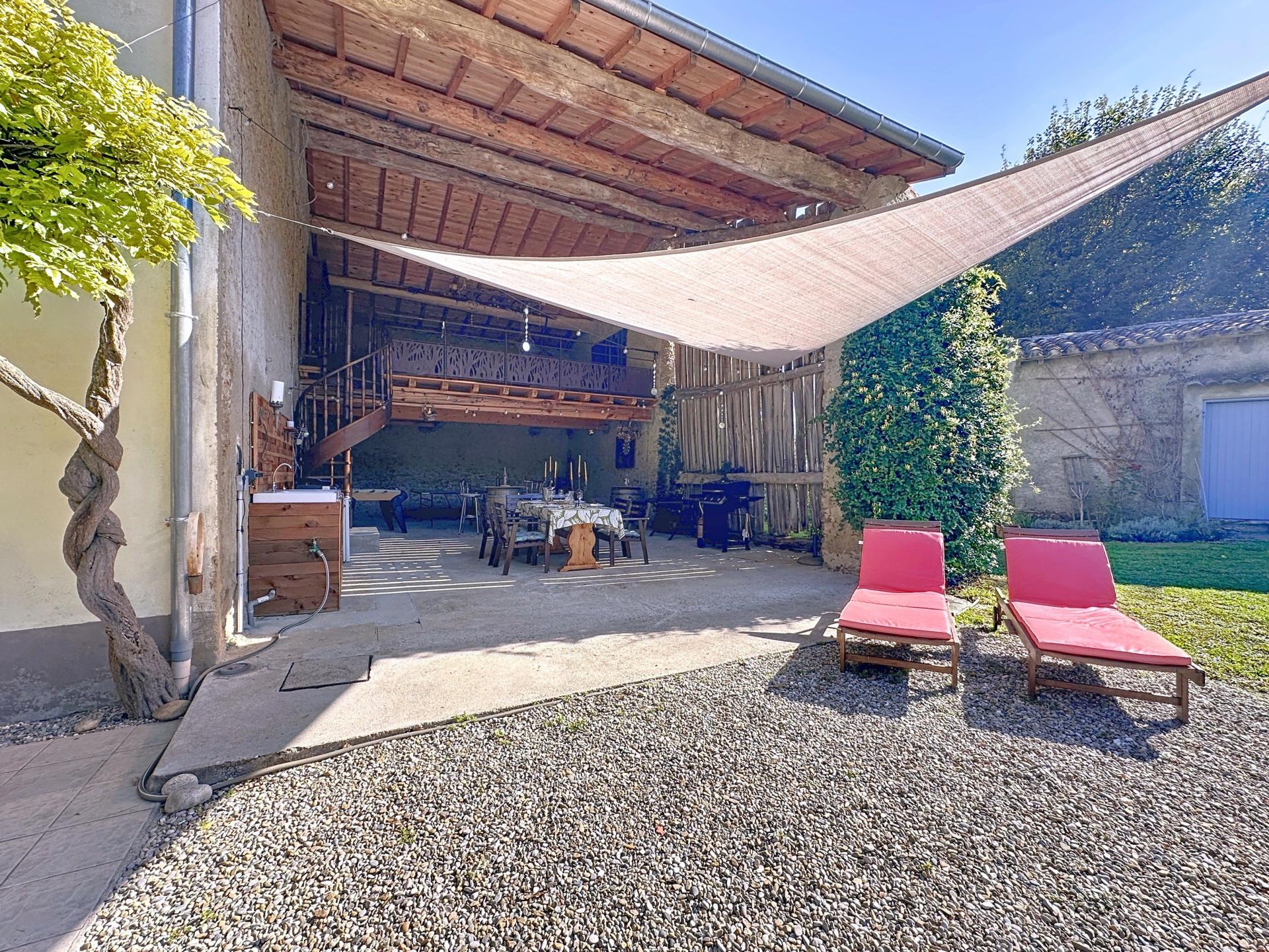 Photo 3 of the listing.