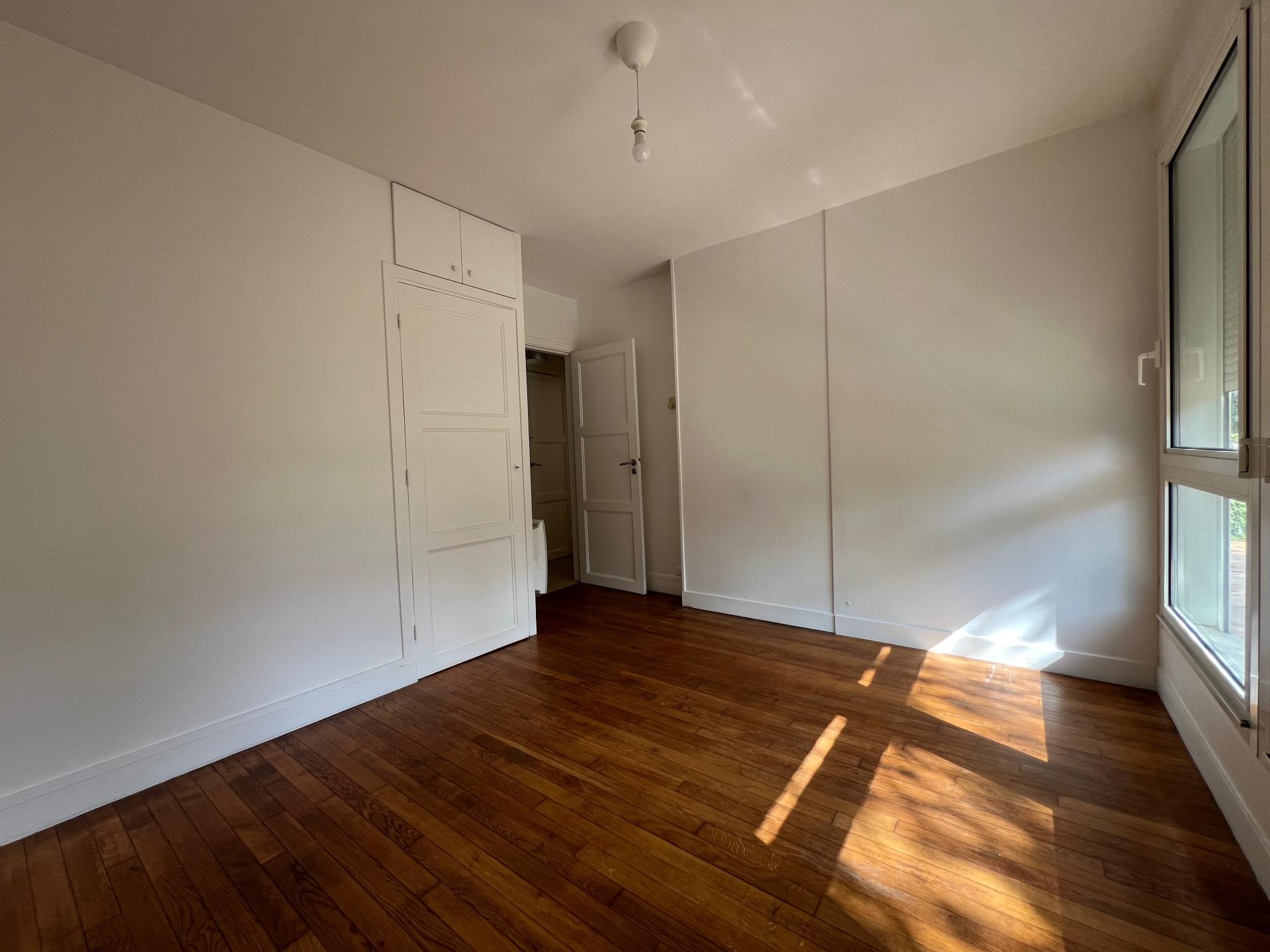 Photo 11 of the listing.