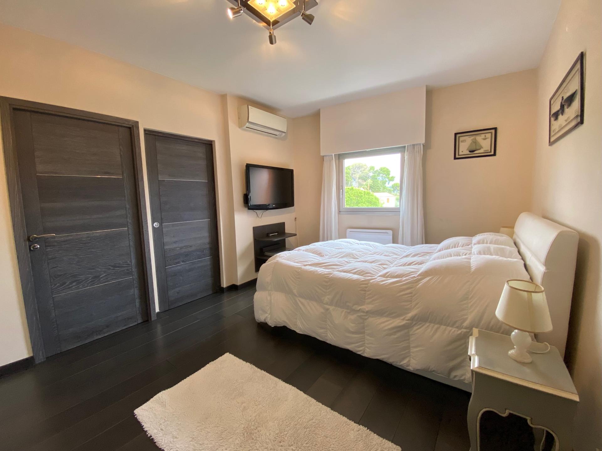 Photo 10 of the listing.