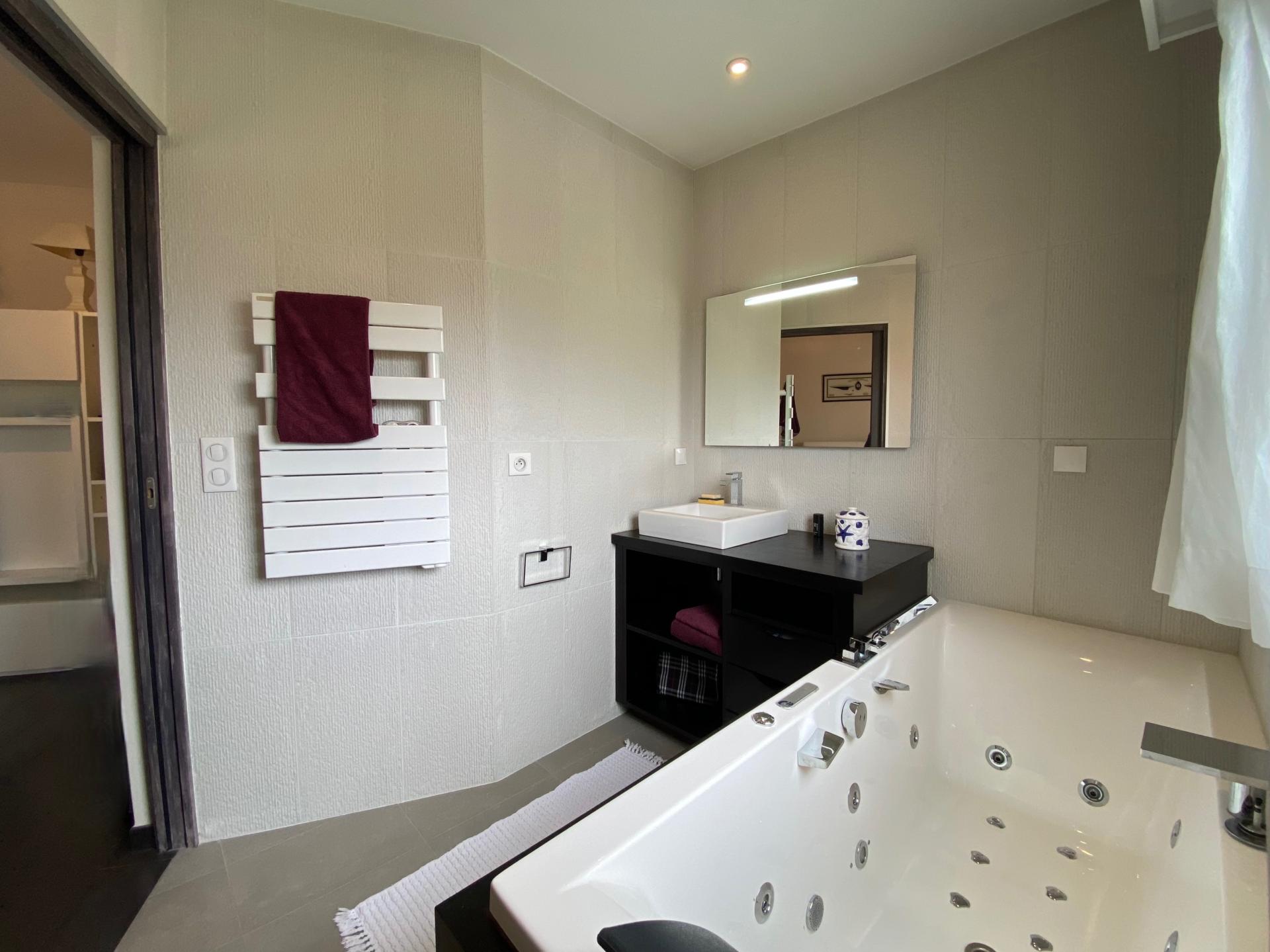 Photo 11 of the listing.