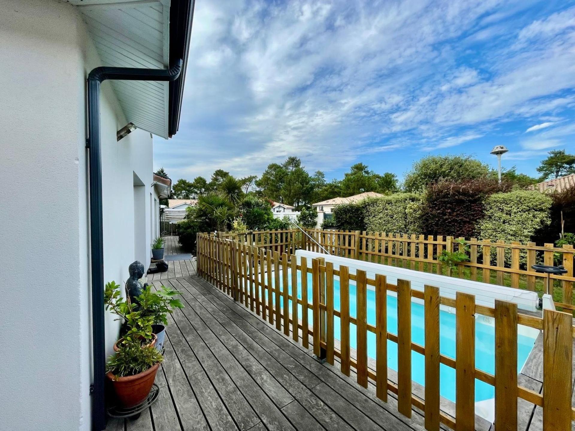 Photo 10 of the listing.