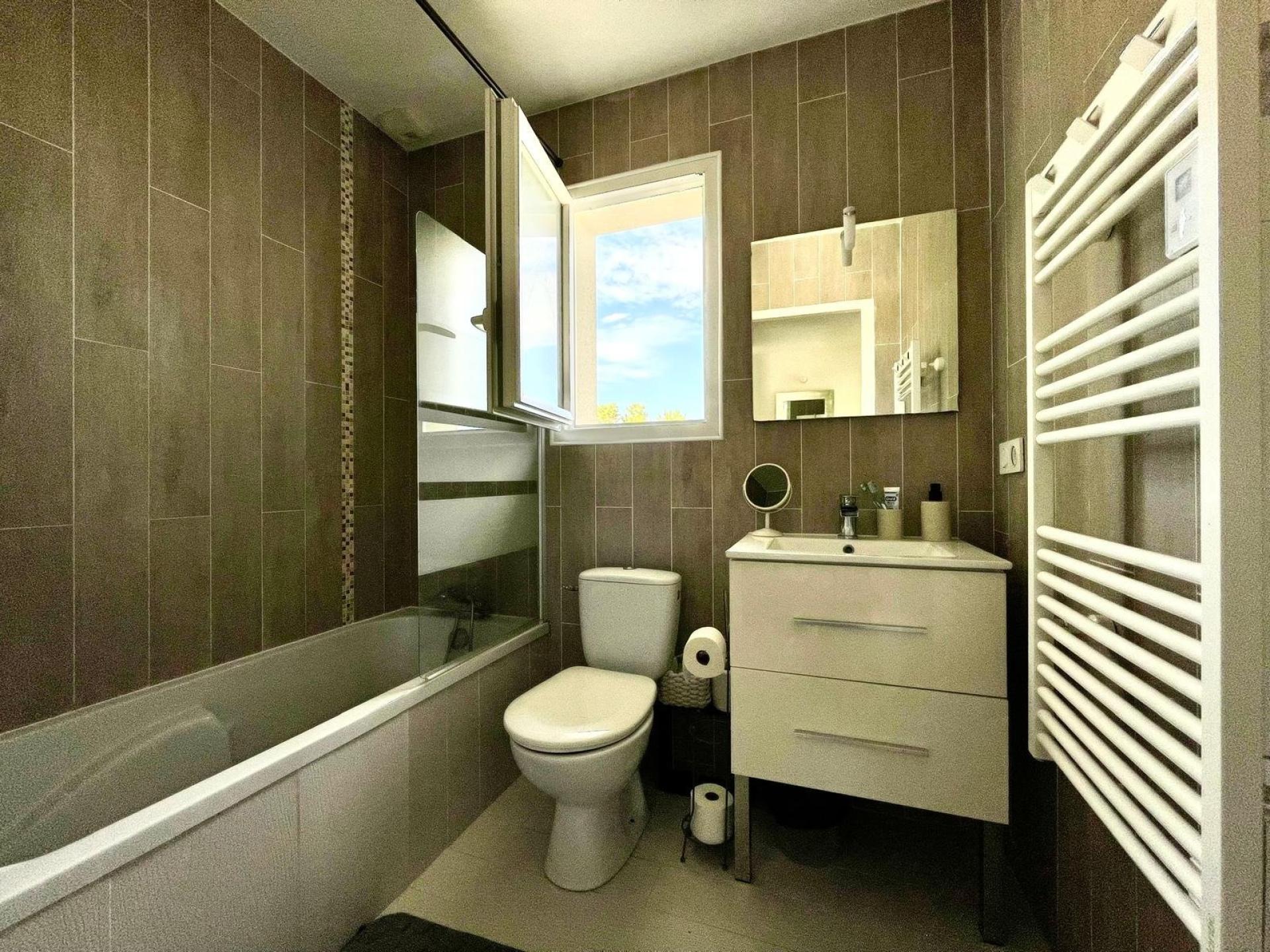 Photo 9 of the listing.