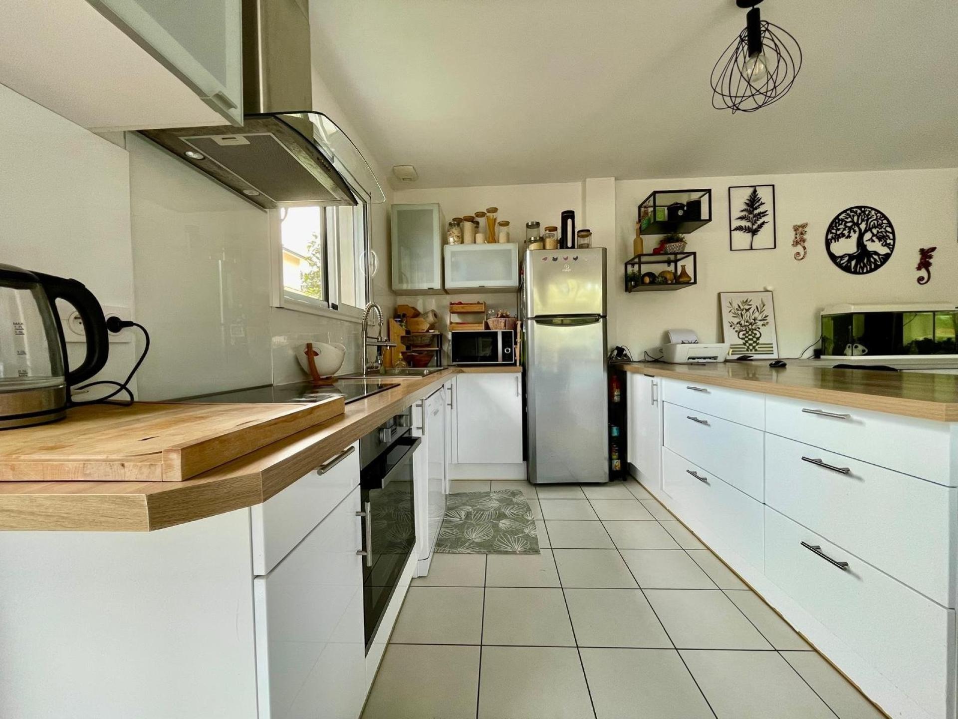 Photo 5 of the listing.