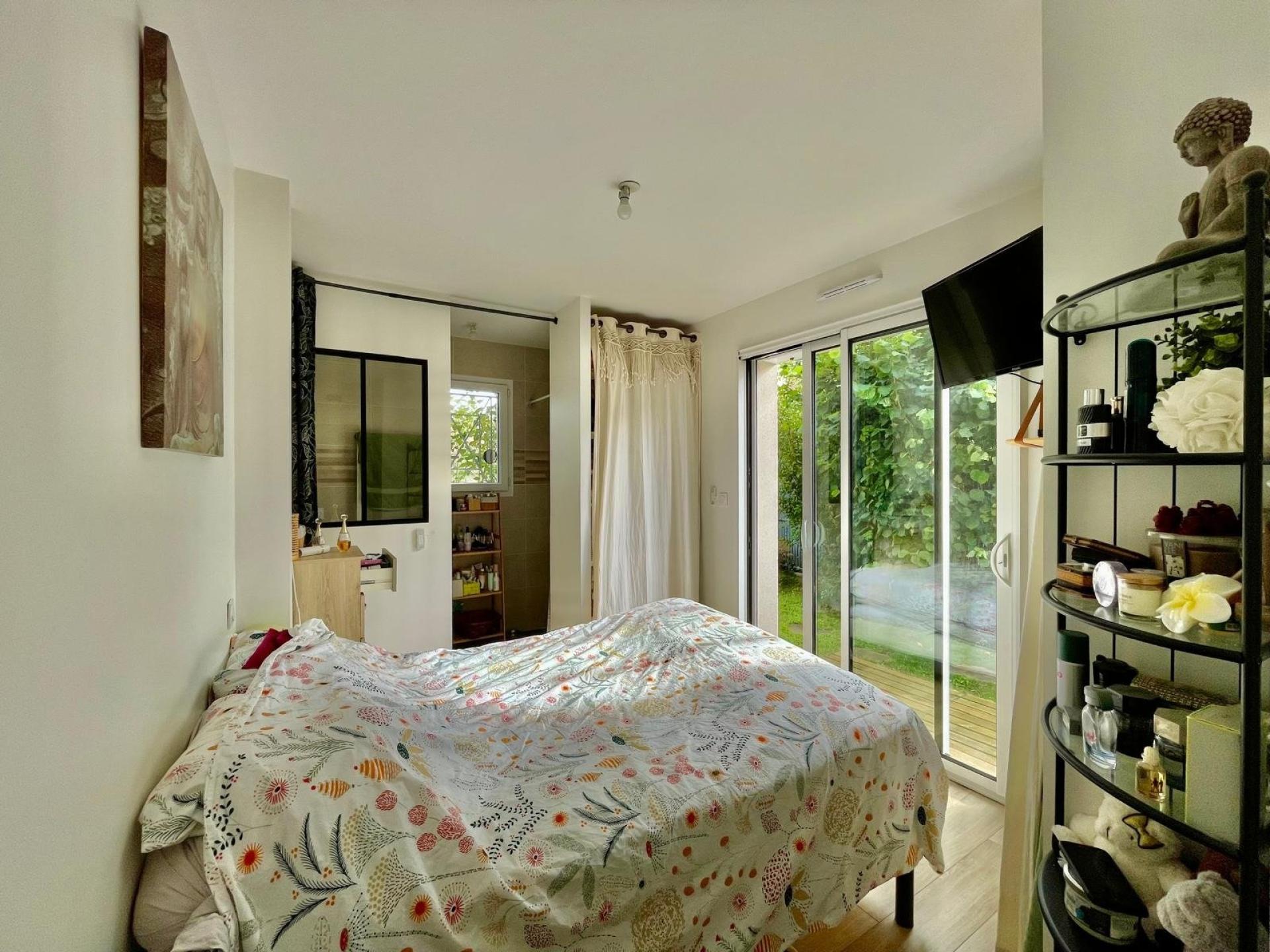 Photo 6 of the listing.