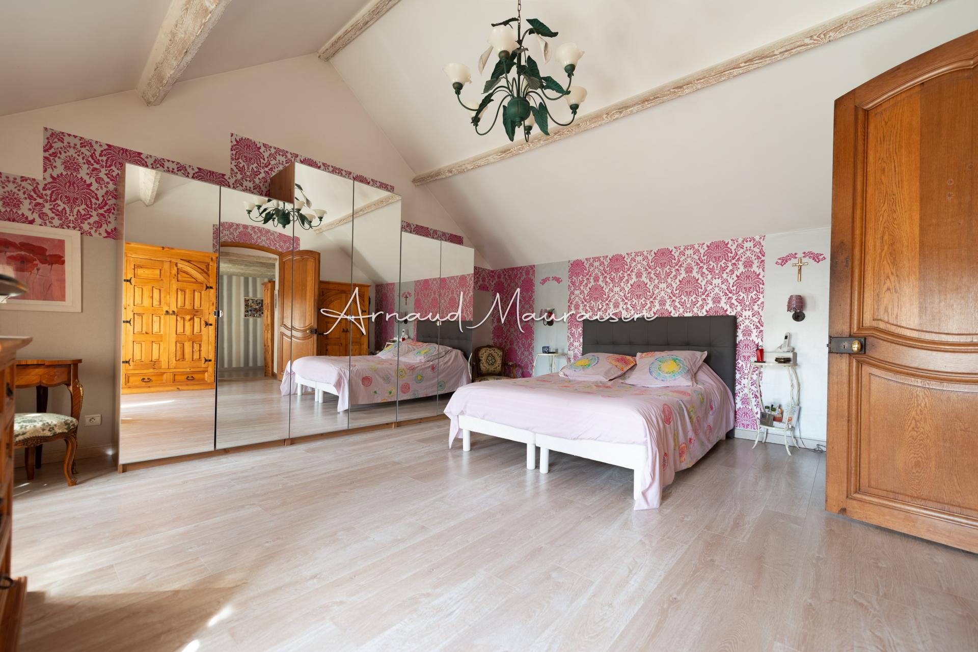 Photo 10 of the listing.