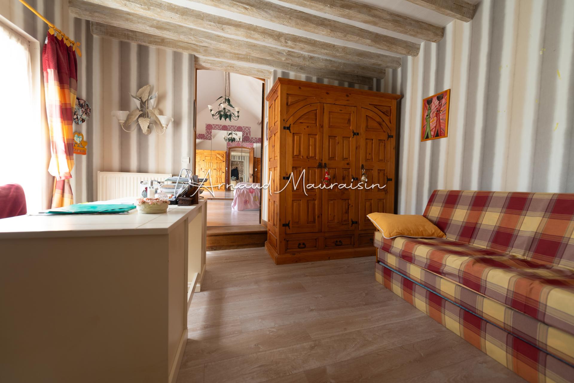 Photo 11 of the listing.