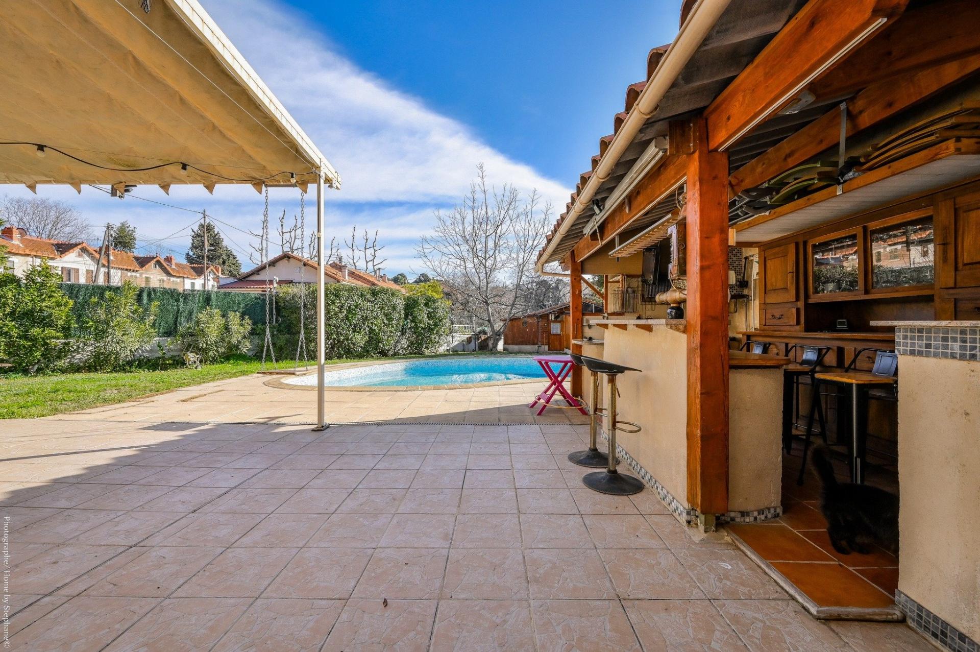 Photo 4 of the listing.