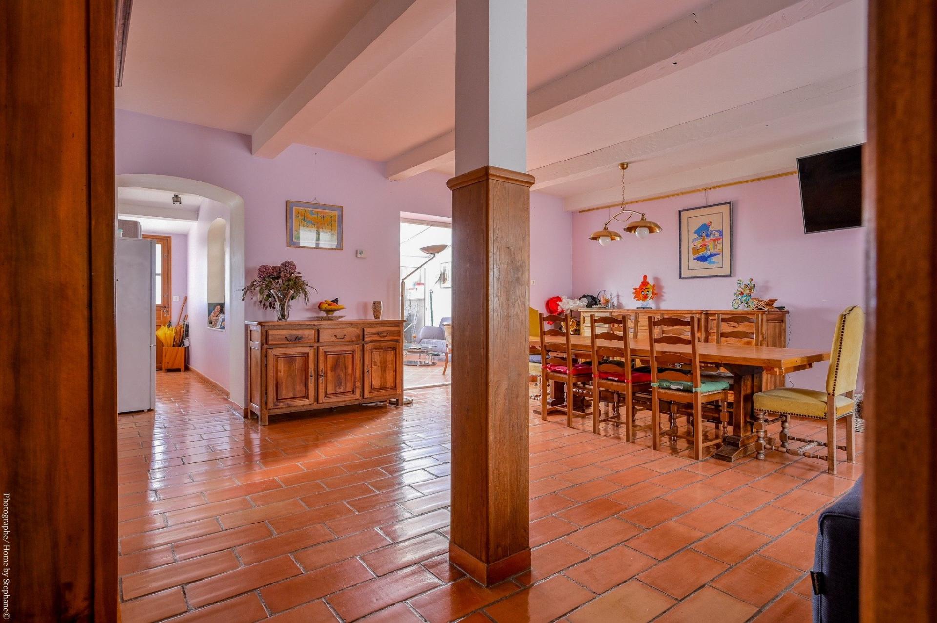 Photo 5 of the listing.