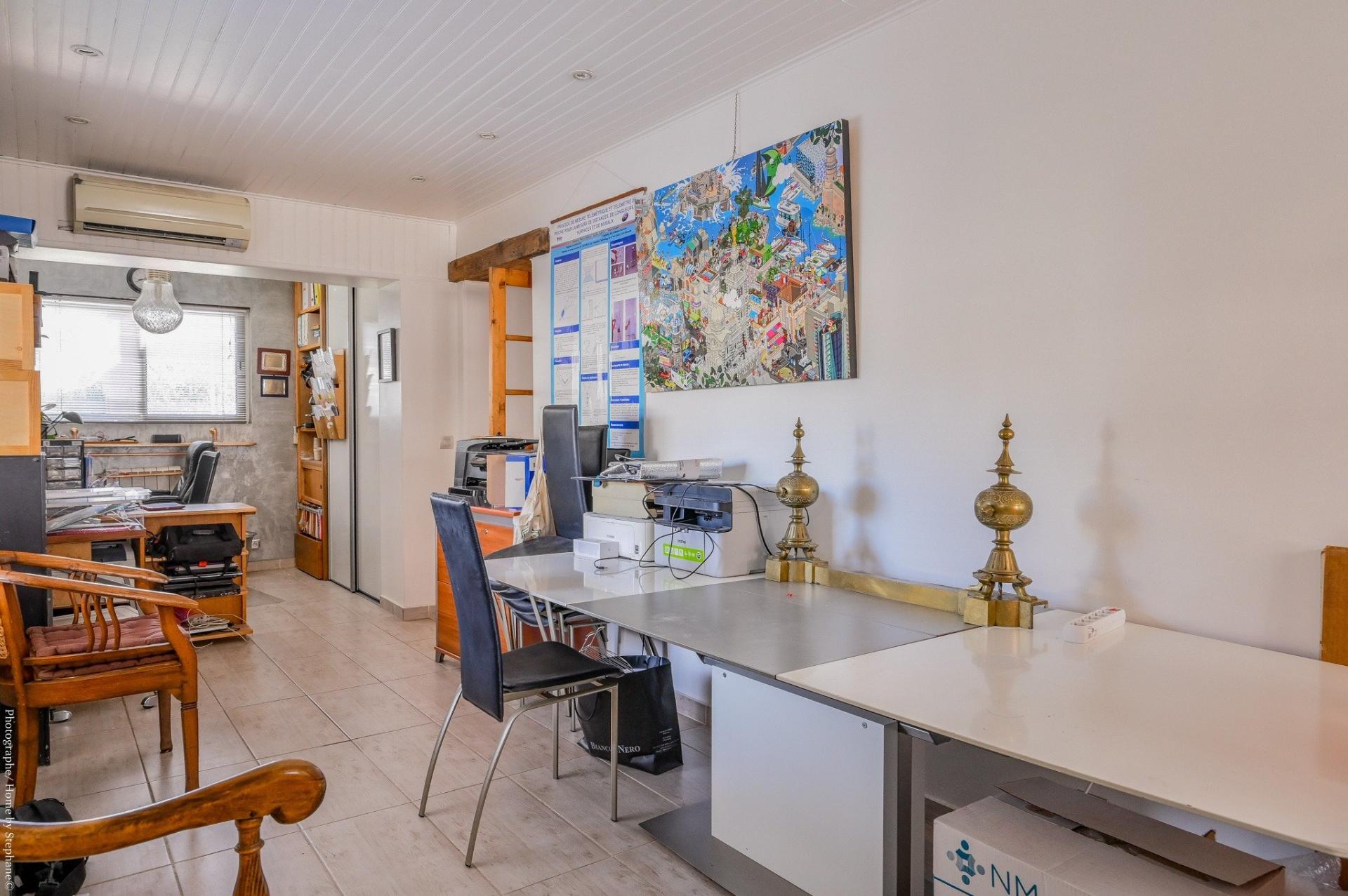 Photo 17 of the listing.