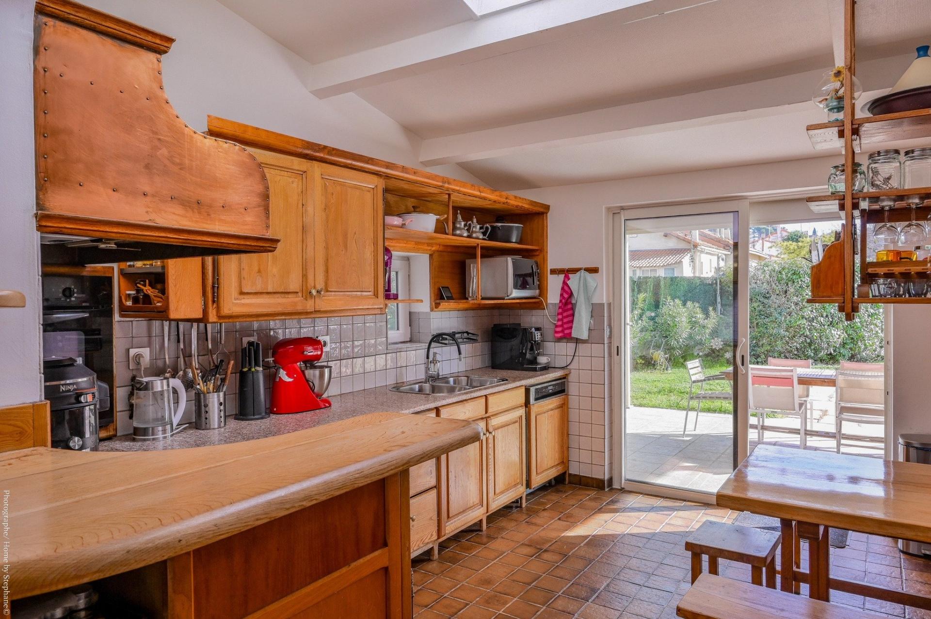 Photo 8 of the listing.