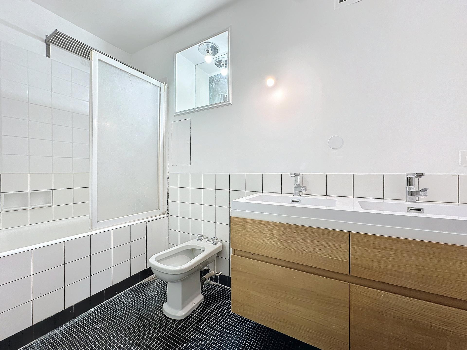 Photo 10 of the listing.