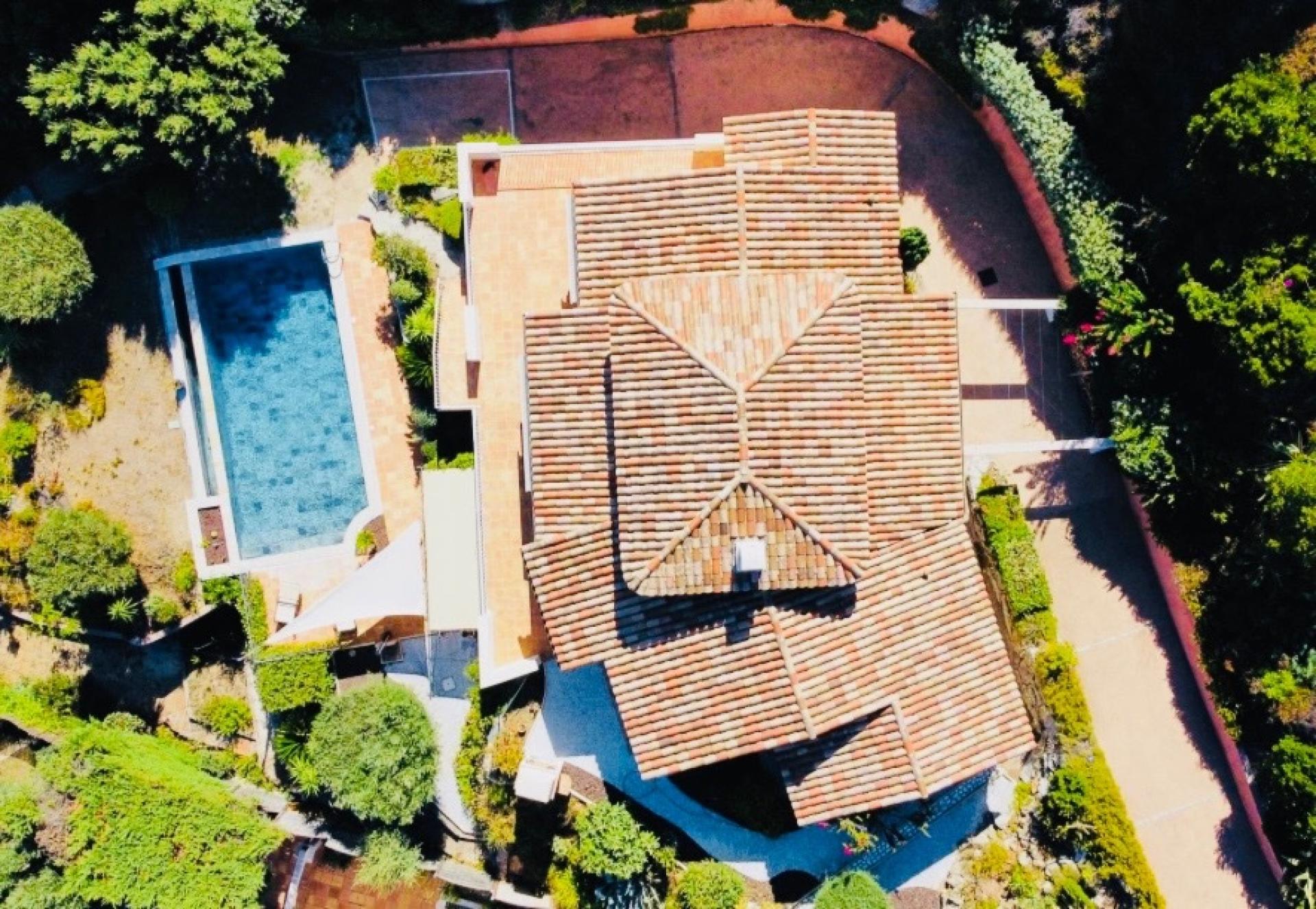 Photo 2 of the listing.