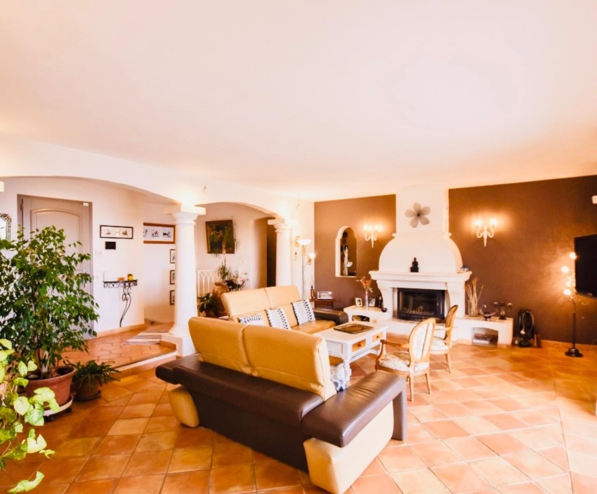 Photo 5 of the listing.