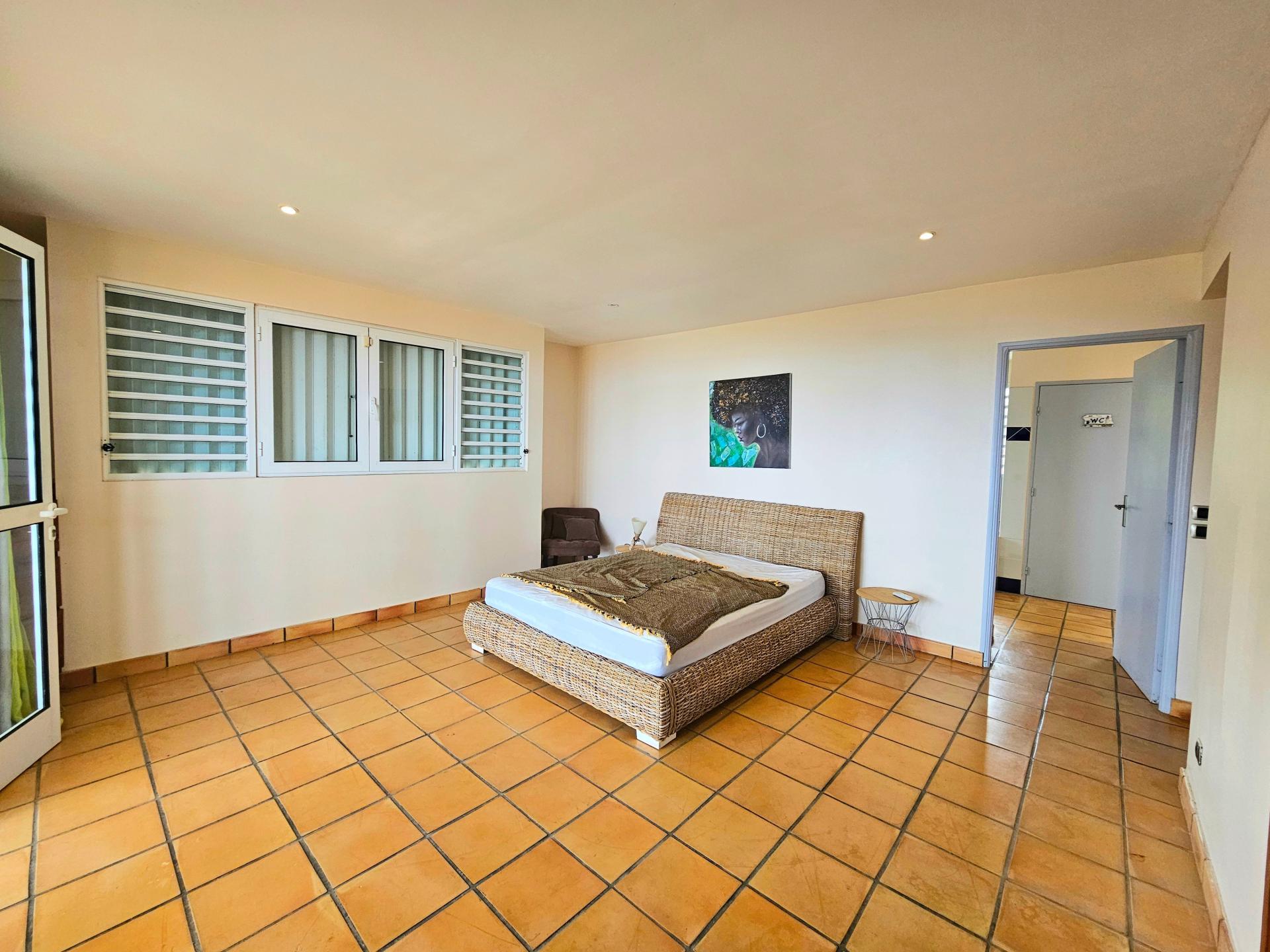 Photo 6 of the listing.