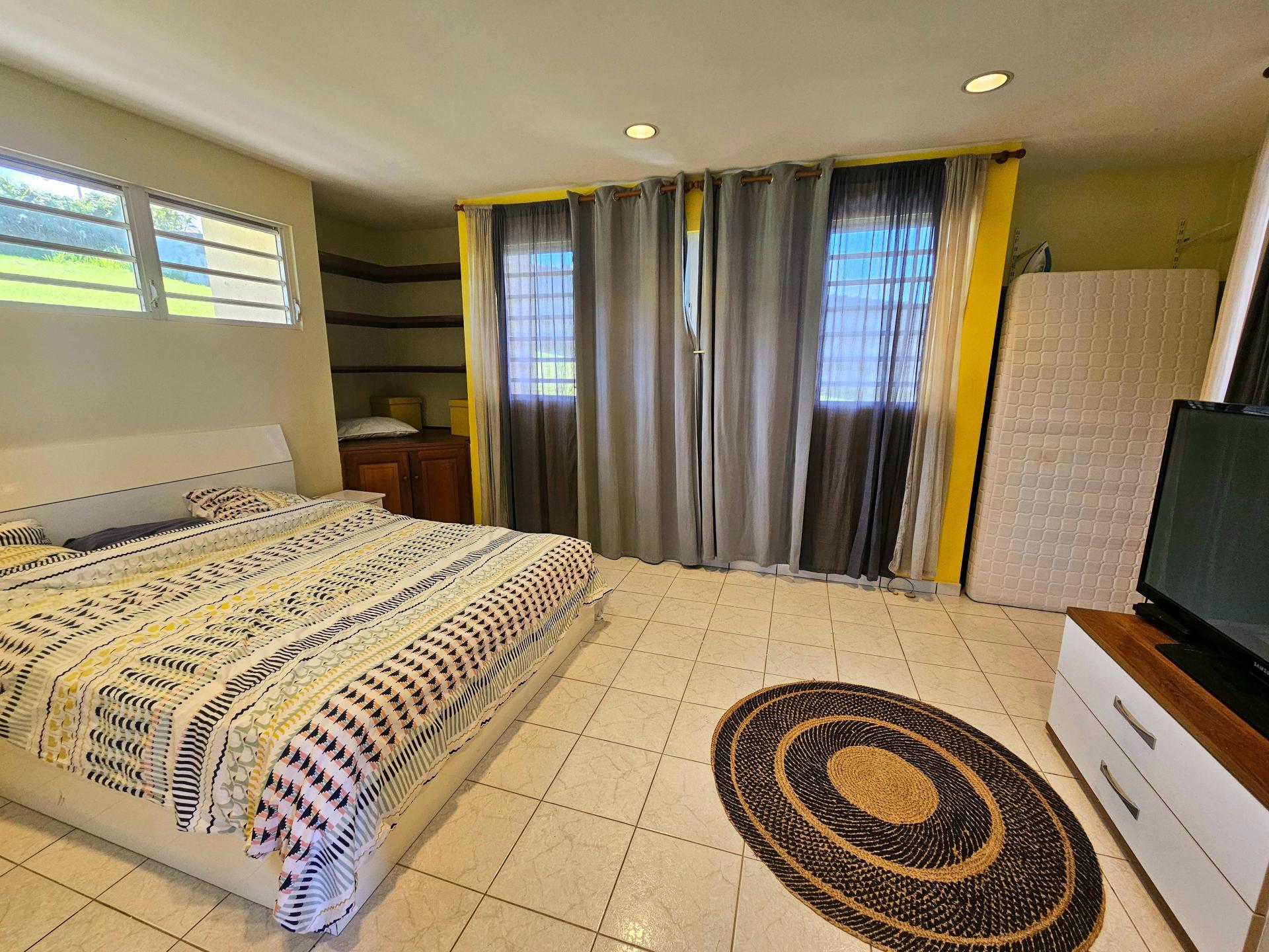 Photo 11 of the listing.