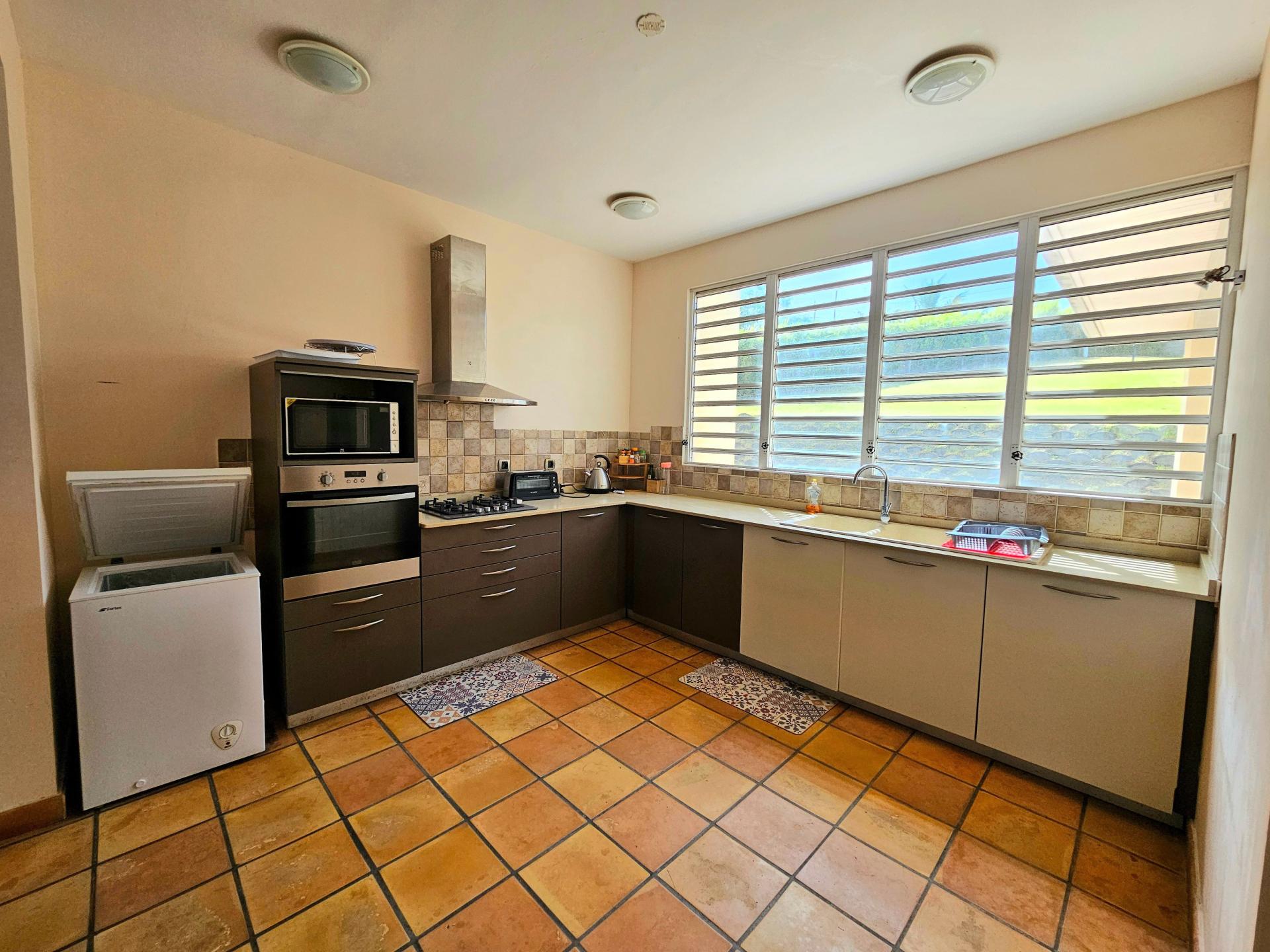 Photo 5 of the listing.