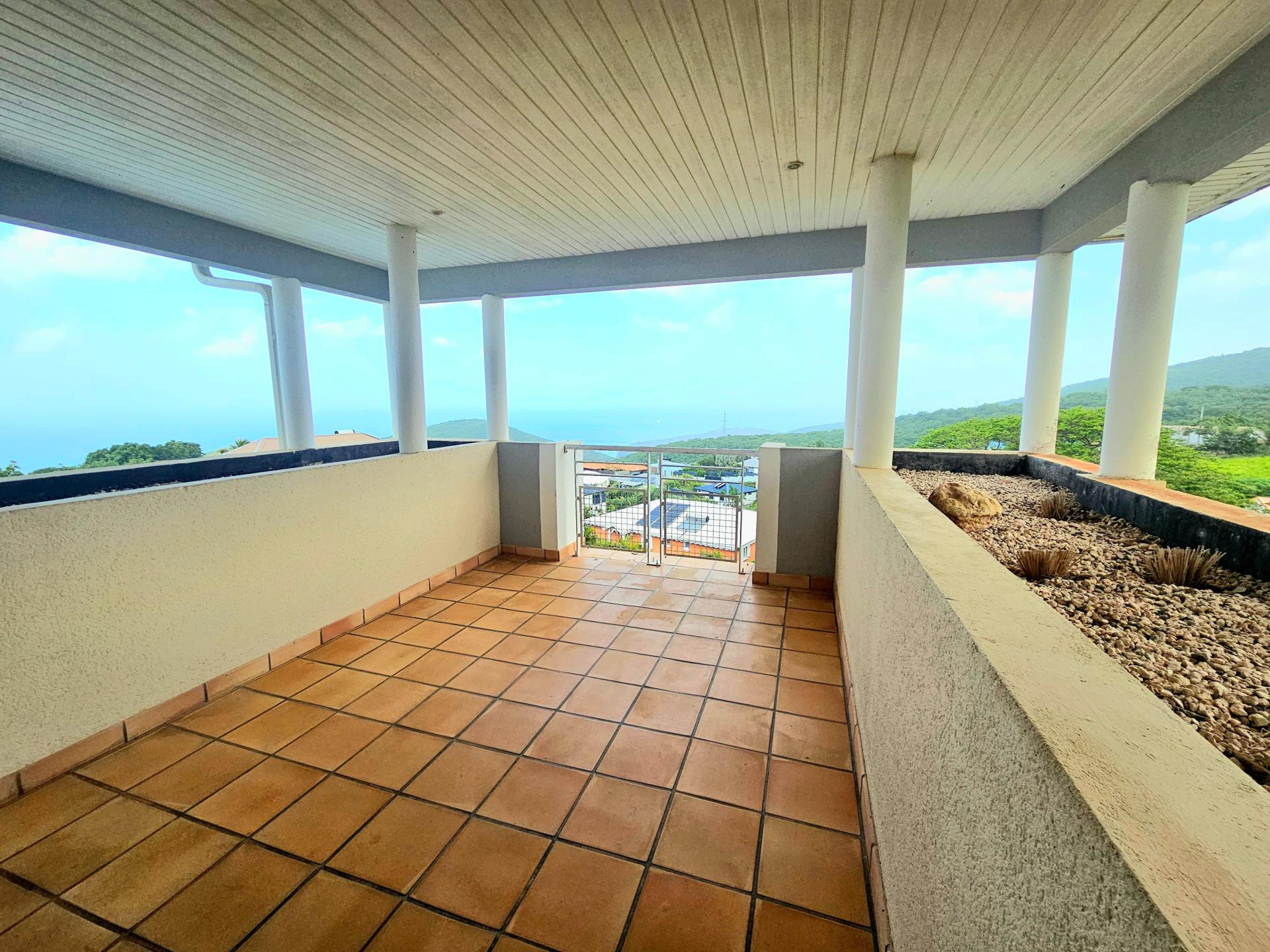 Photo 8 of the listing.