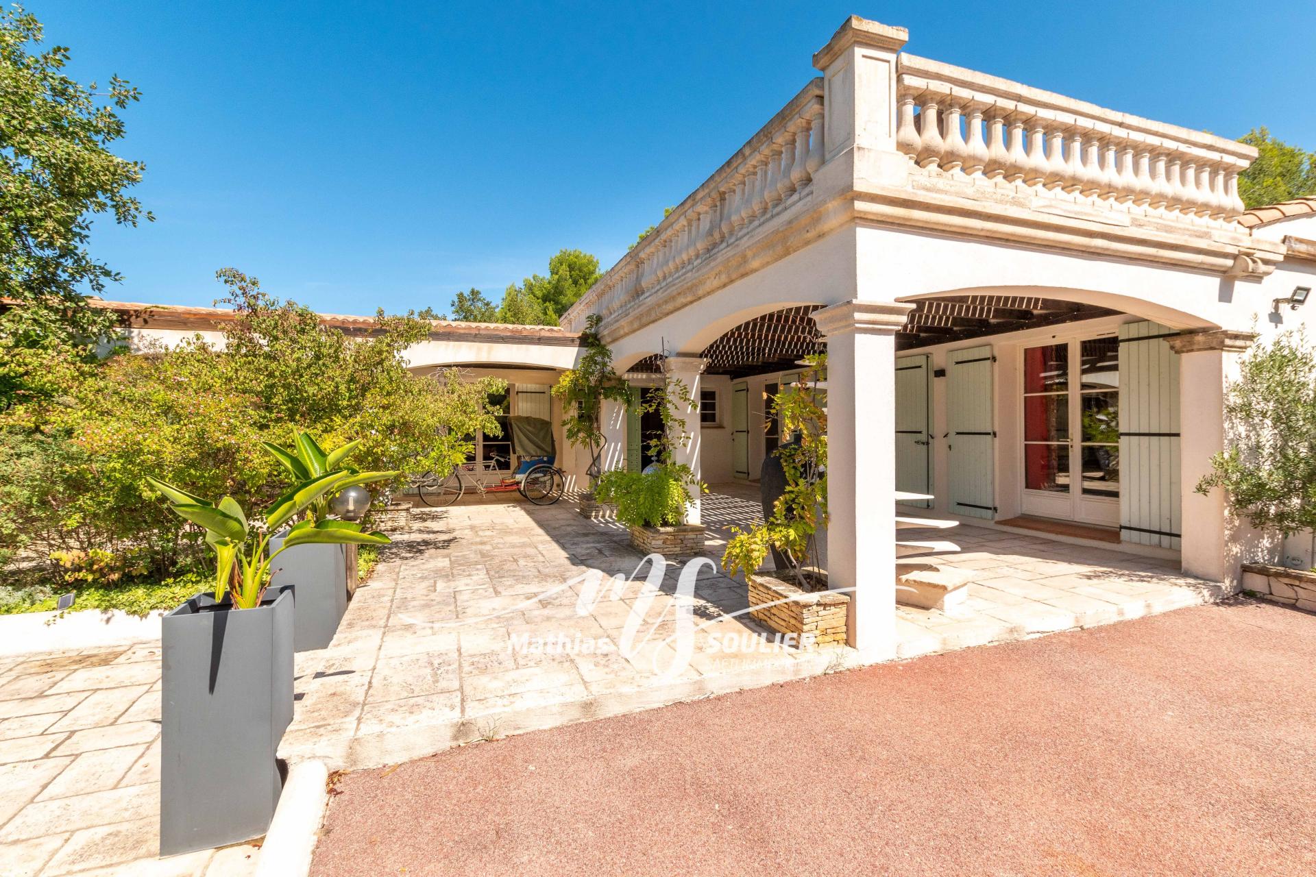 Photo 9 of the listing.