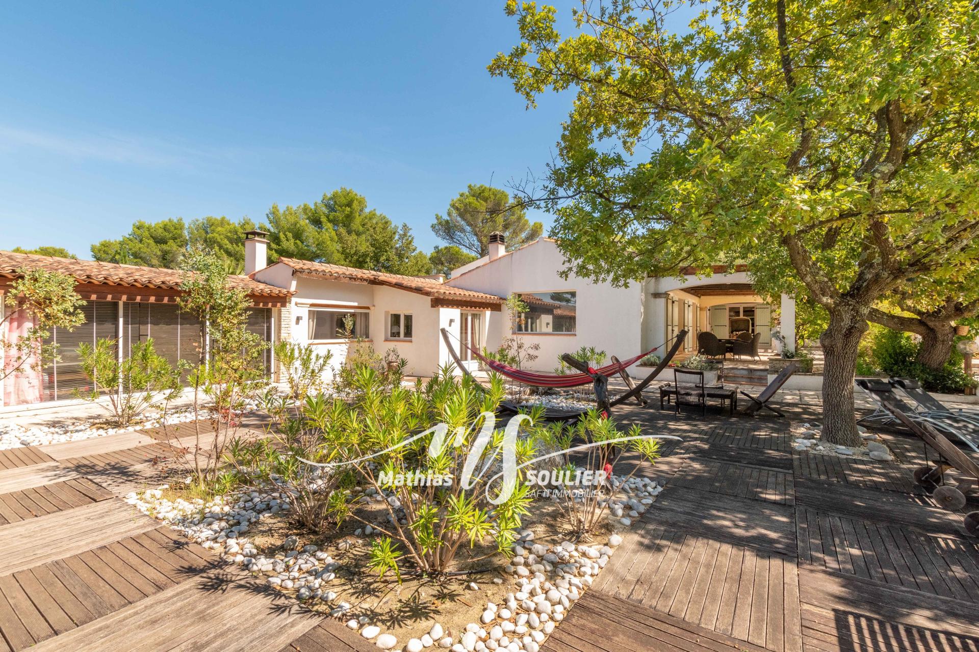 Photo 3 of the listing.