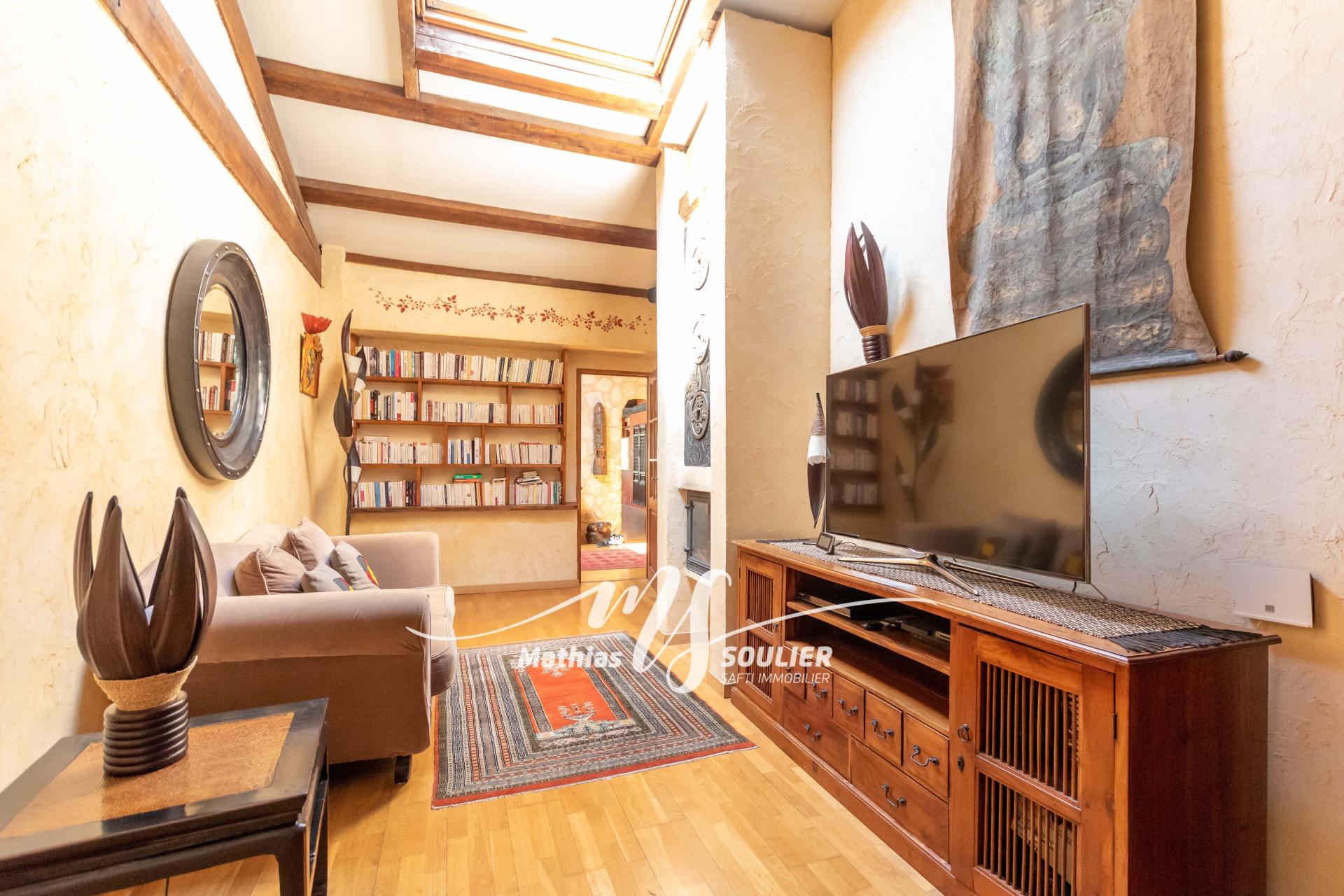 Photo 14 of the listing.