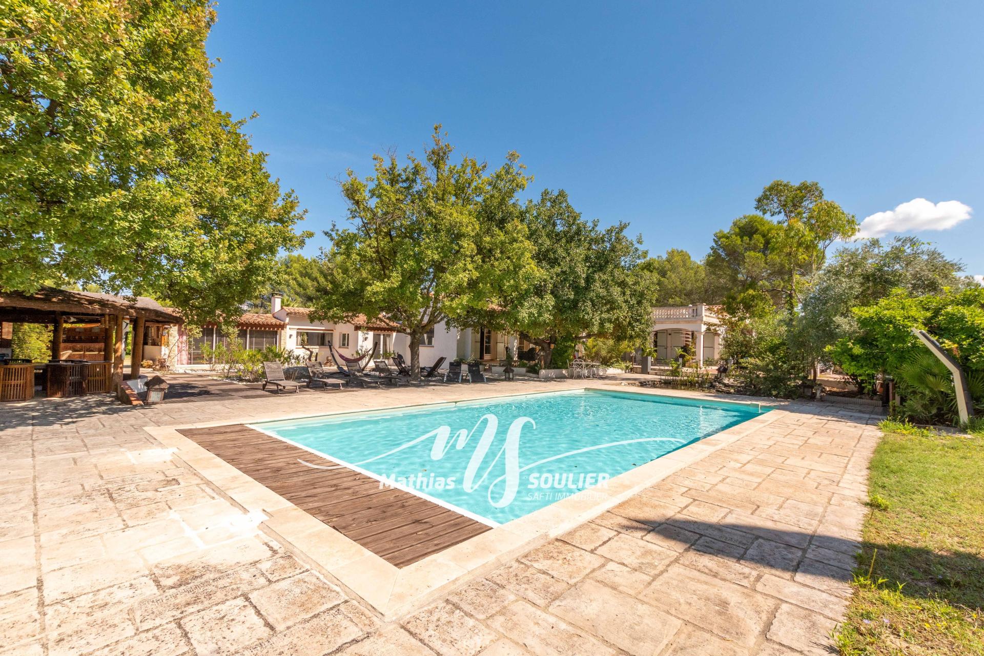 Photo 2 of the listing.