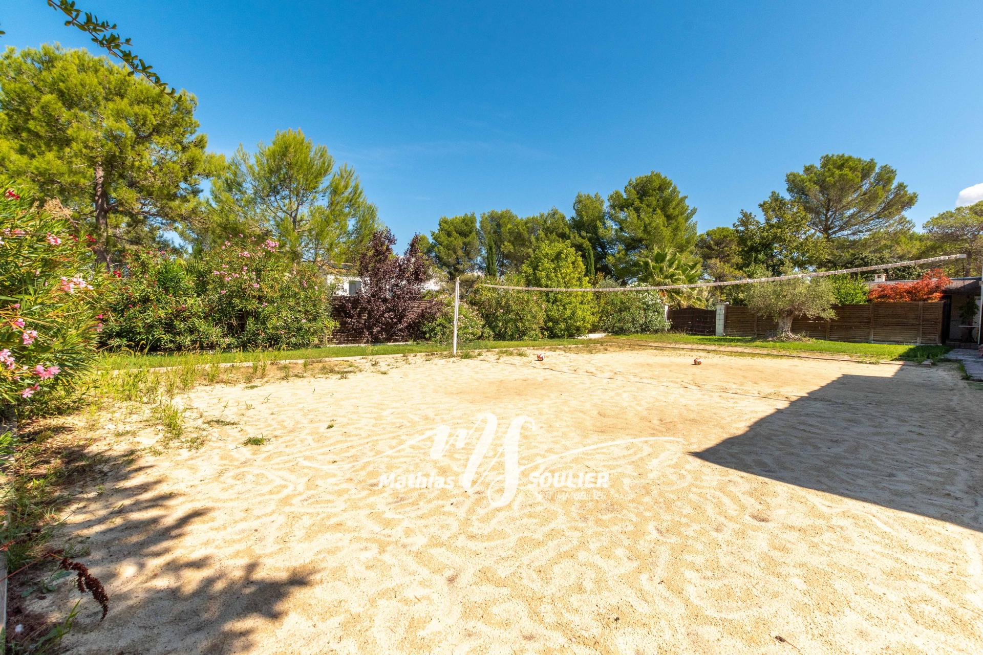 Photo 7 of the listing.