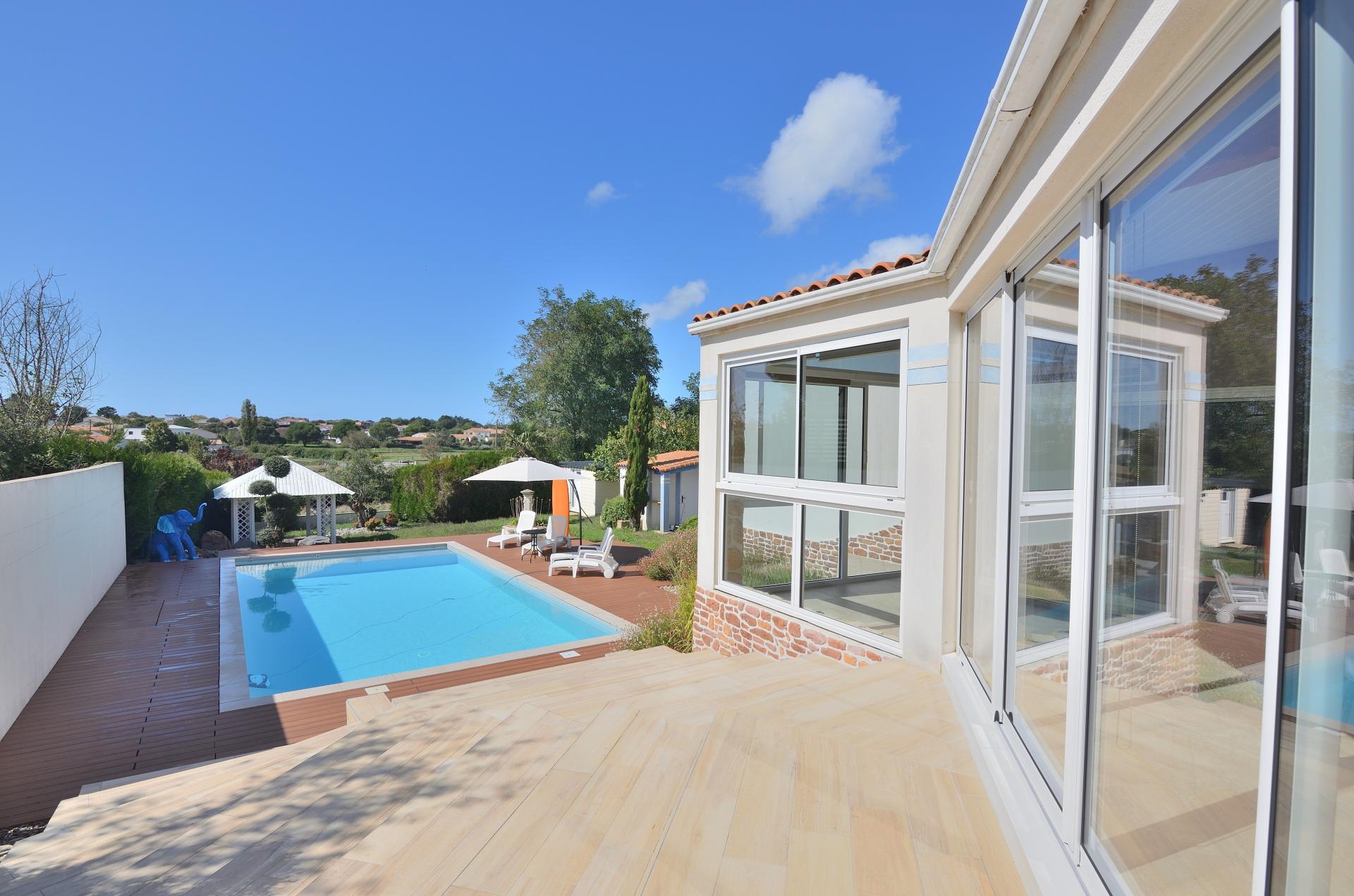 Photo 10 of the listing.