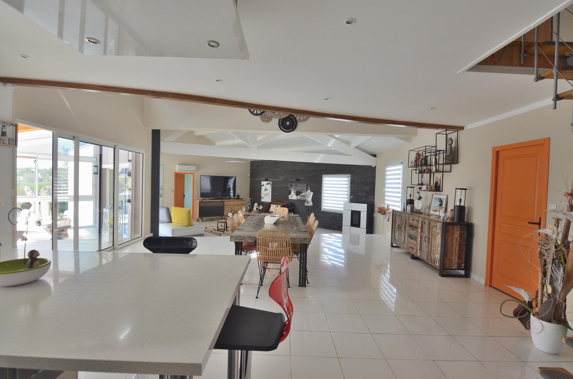 Photo 2 of the listing.