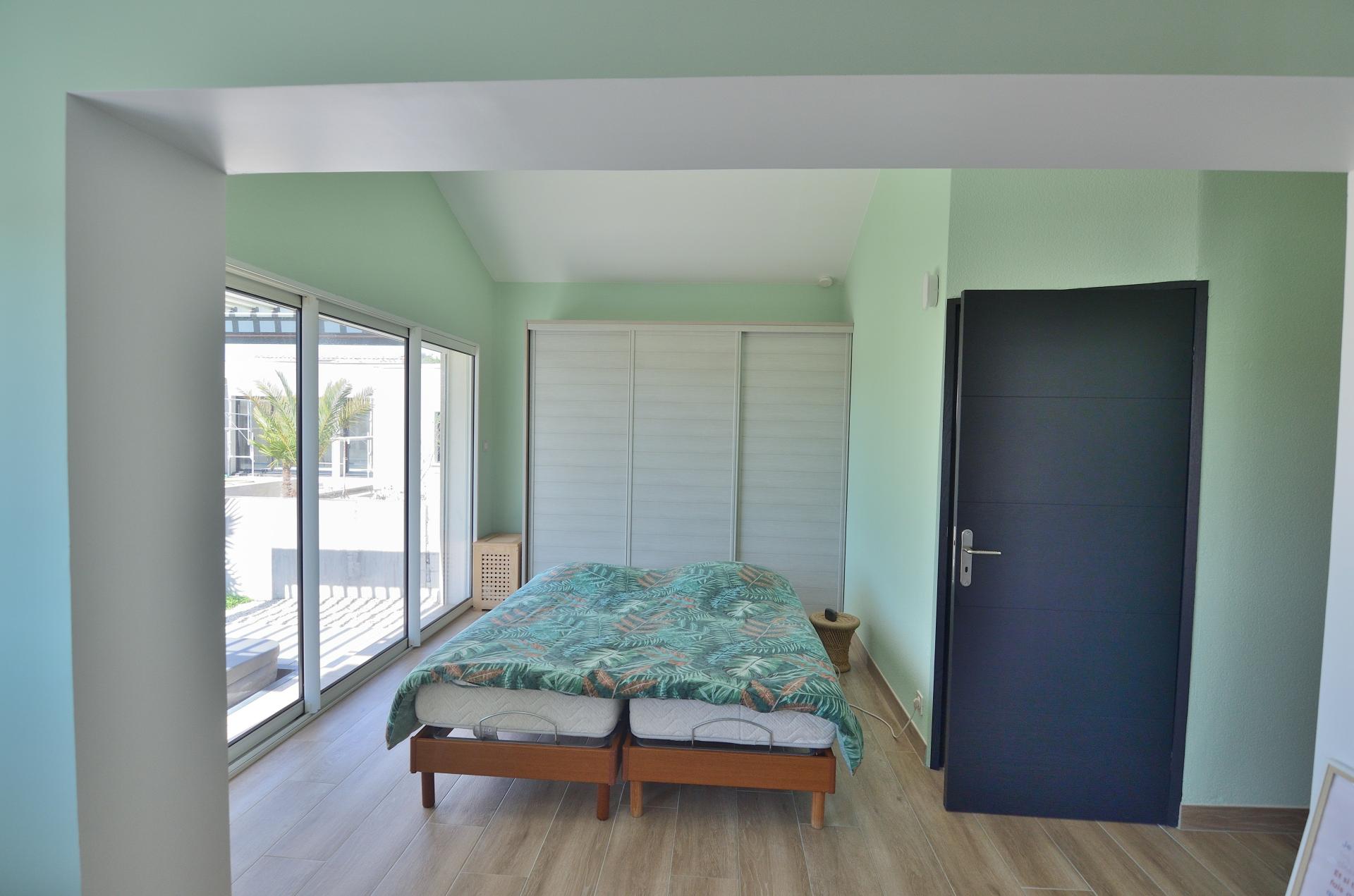 Photo 6 of the listing.