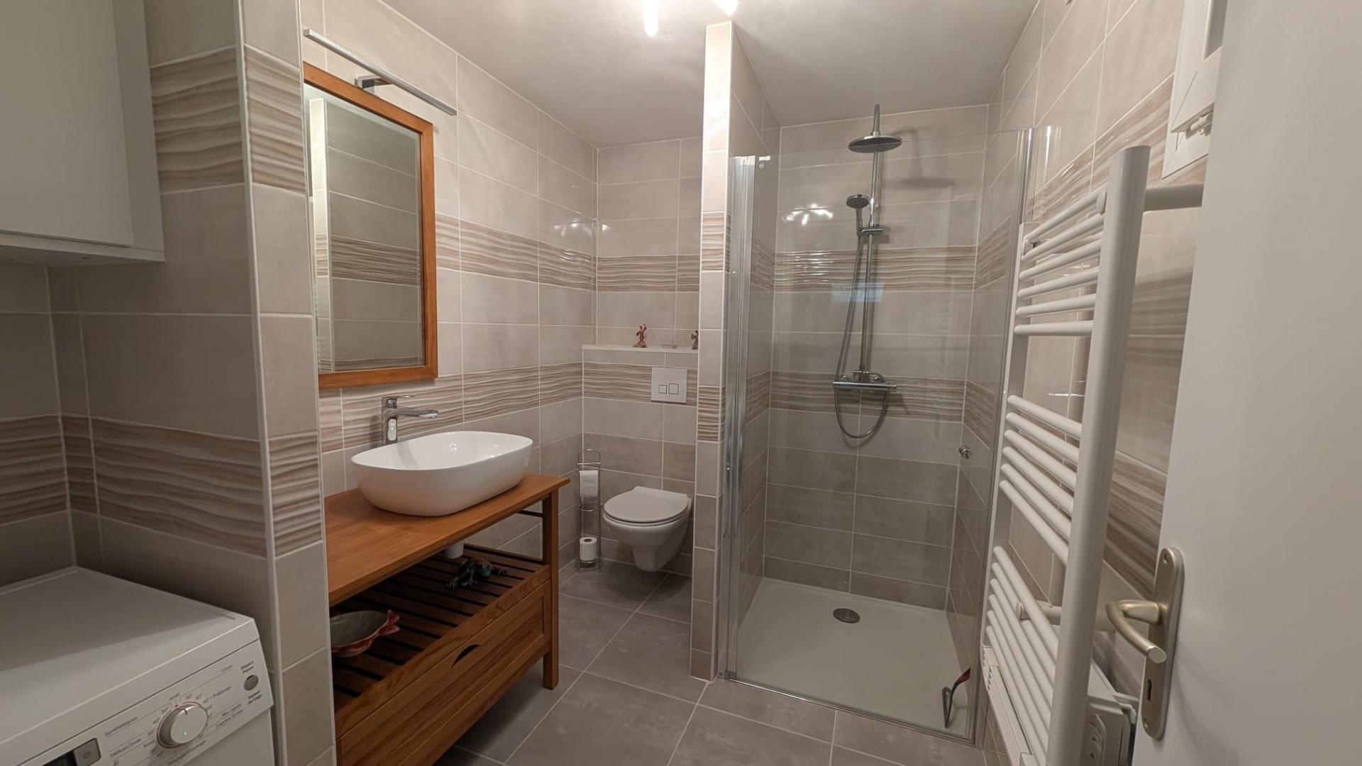 Photo 14 of the listing.