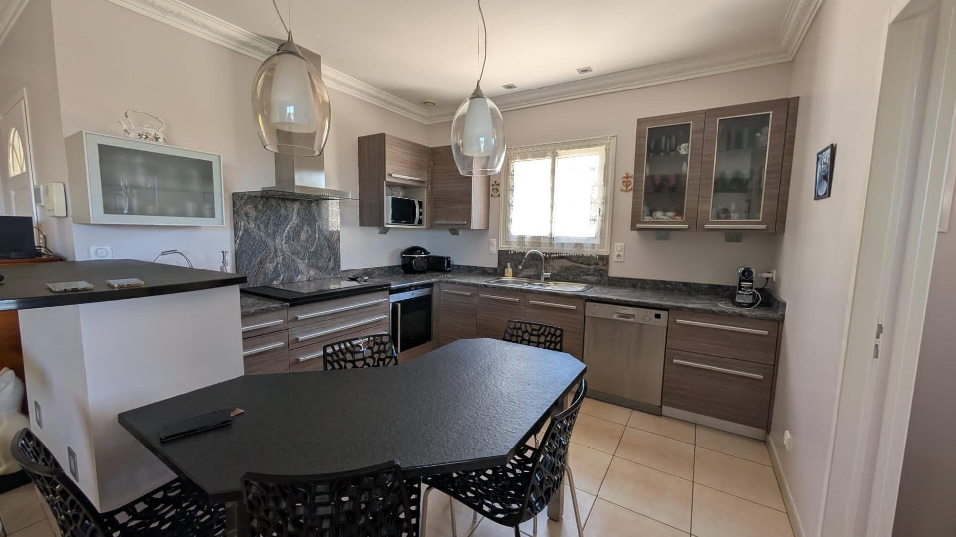 Photo 6 of the listing.