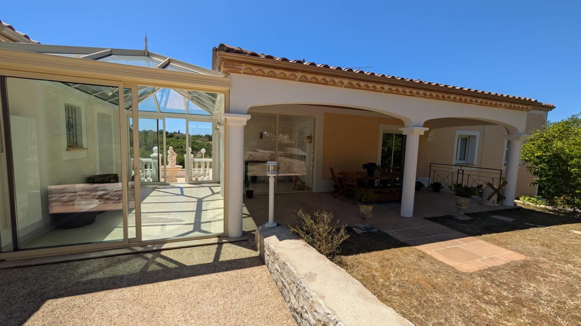 Photo 3 of the listing.