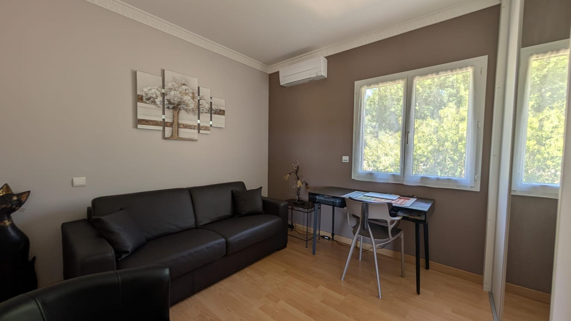 Photo 10 of the listing.