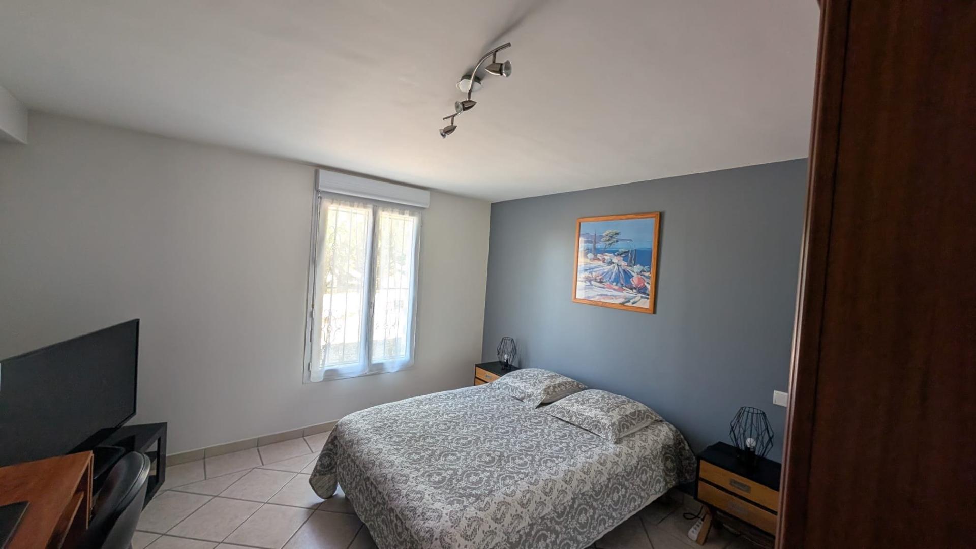 Photo 7 of the listing.