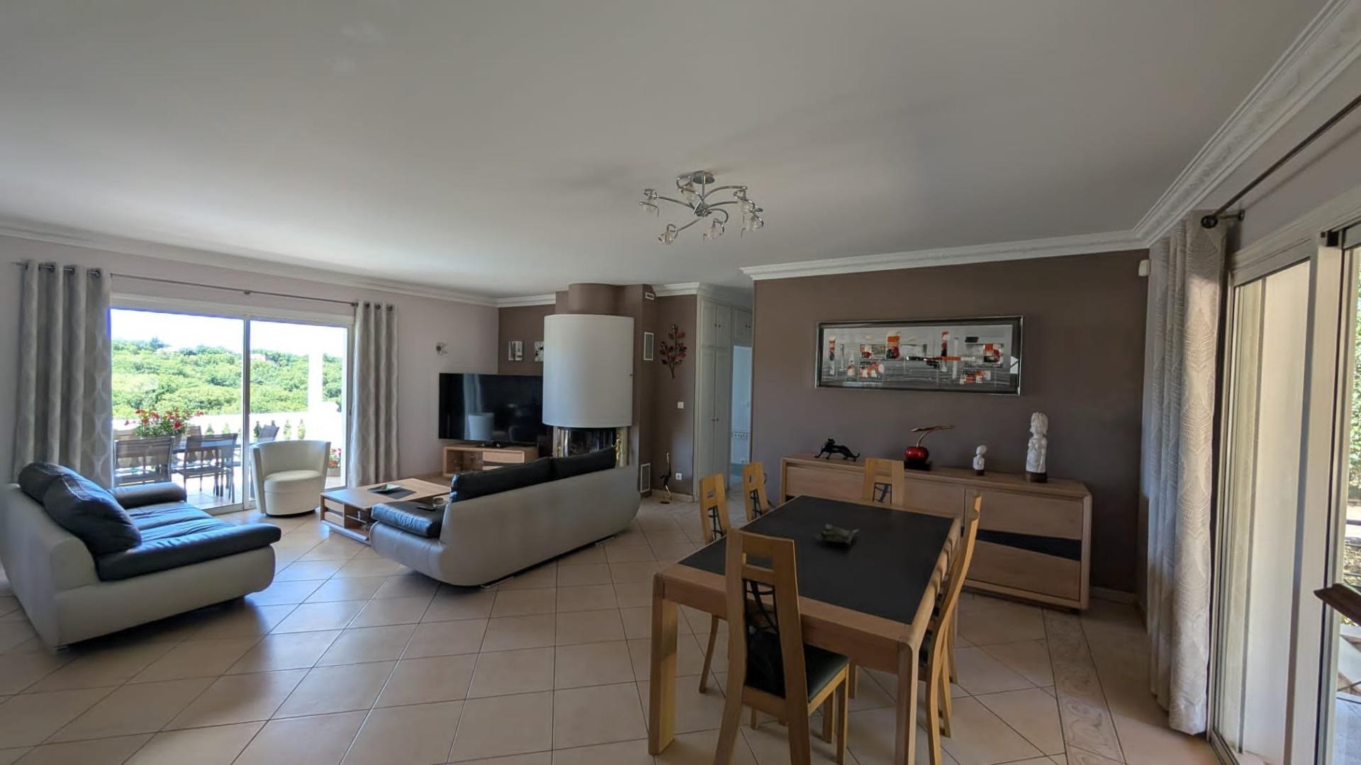 Photo 4 of the listing.