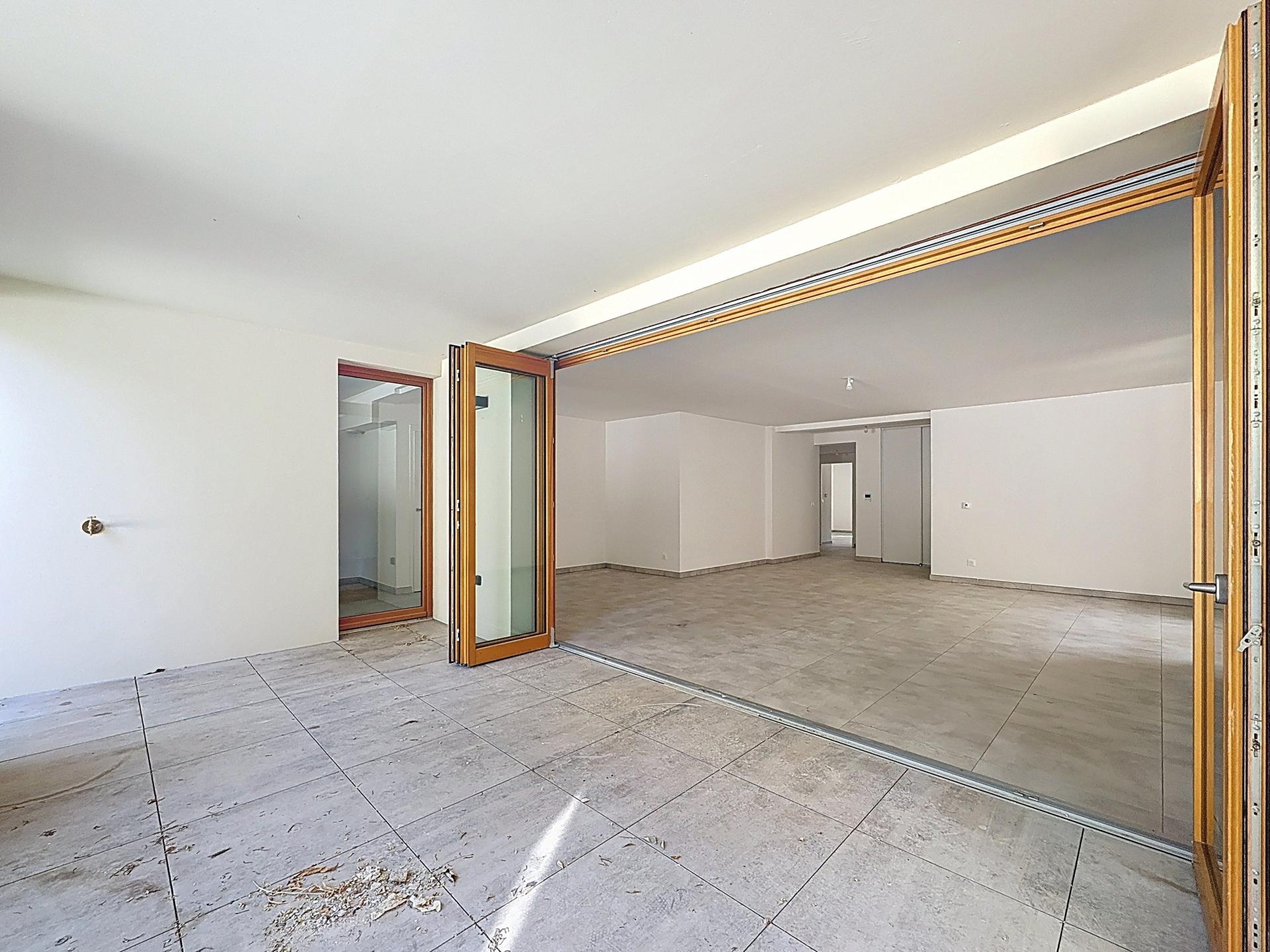 Photo 4 of the listing.