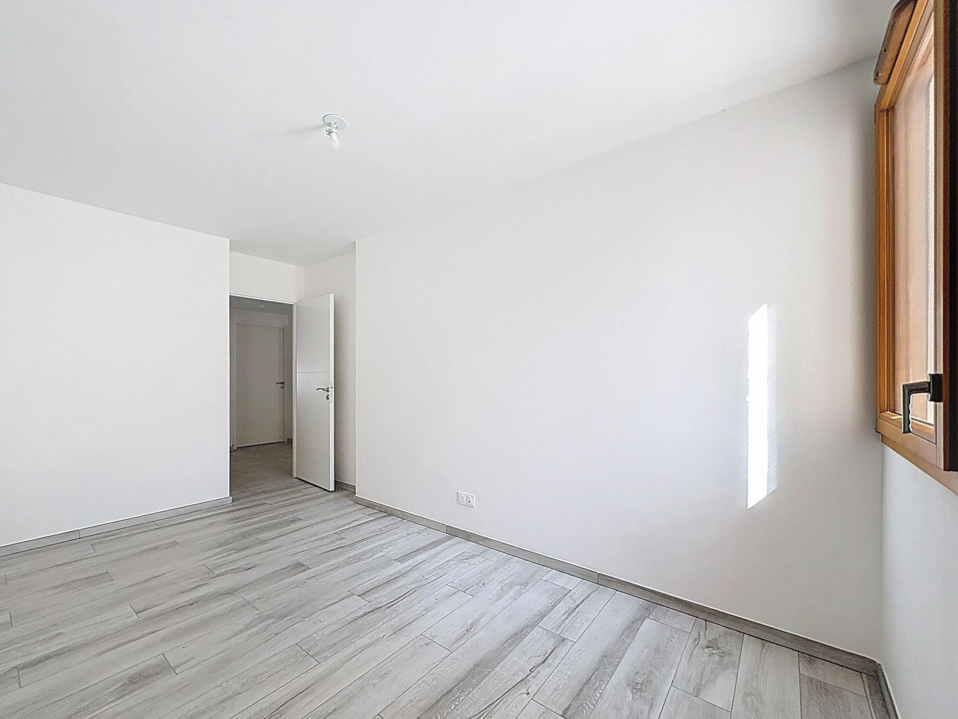 Photo 8 of the listing.