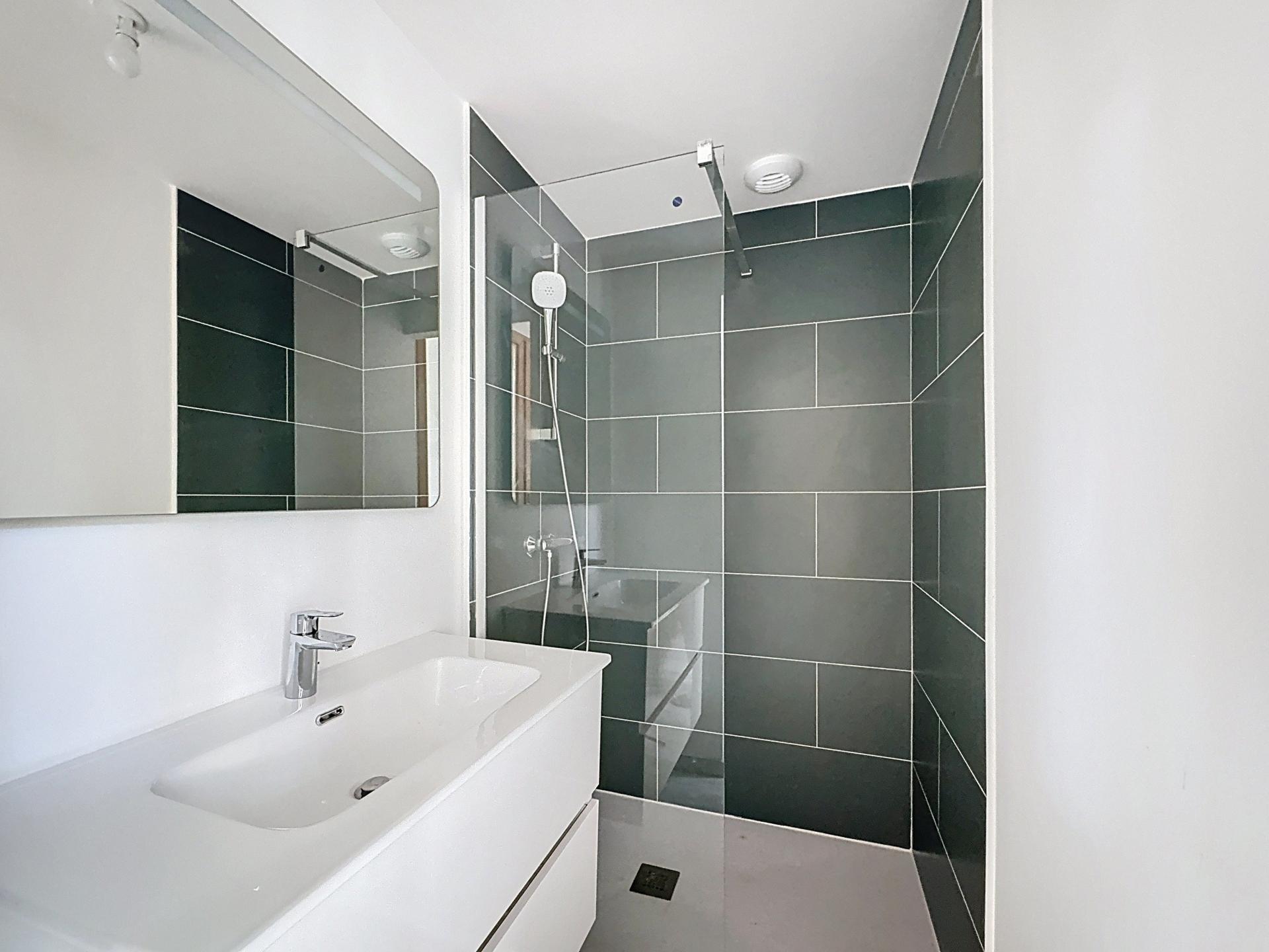 Photo 11 of the listing.