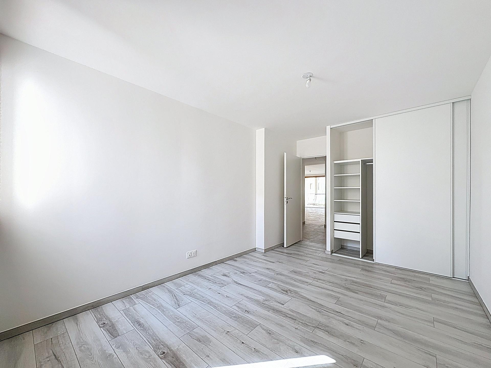 Photo 9 of the listing.