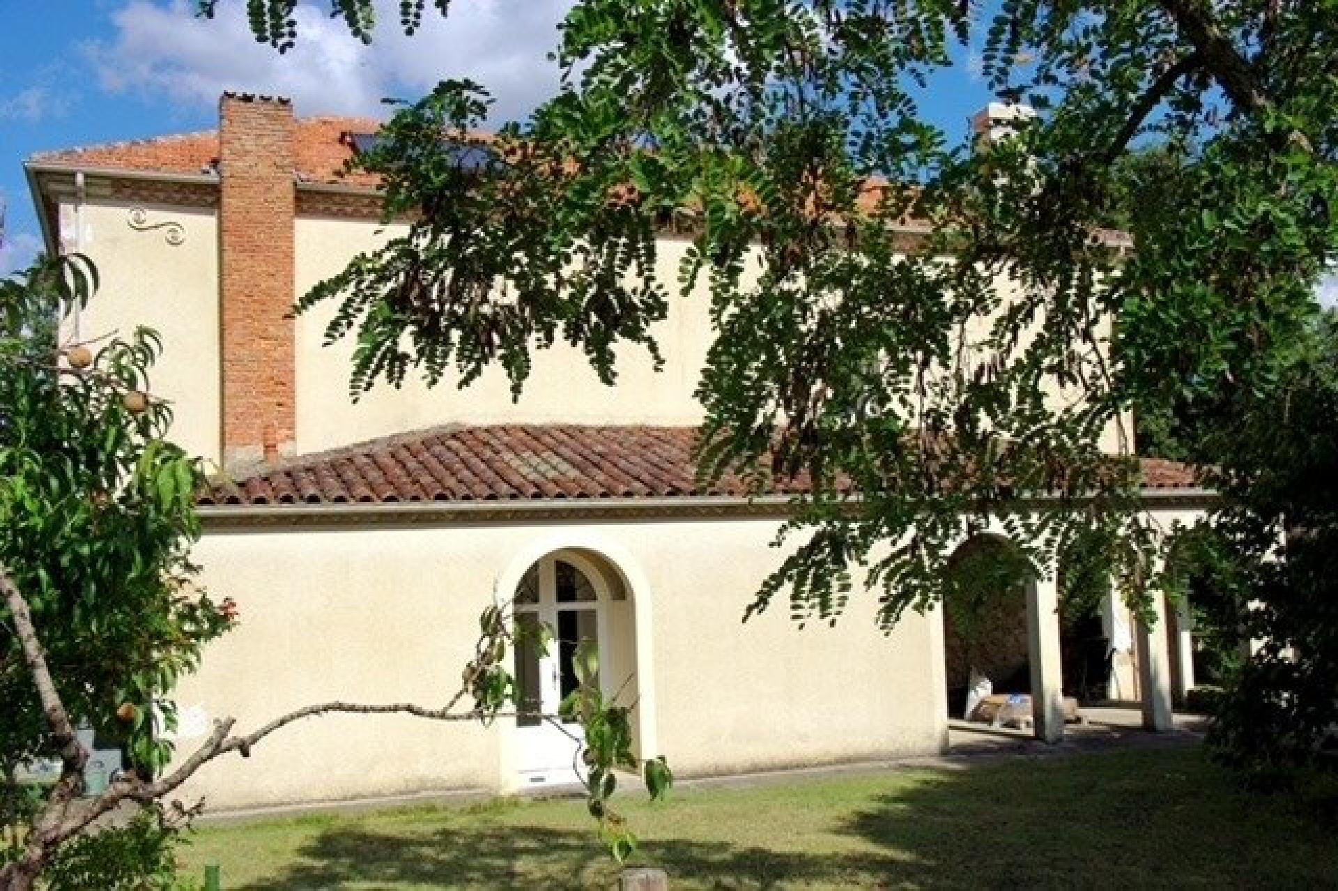 Photo 5 of the listing.