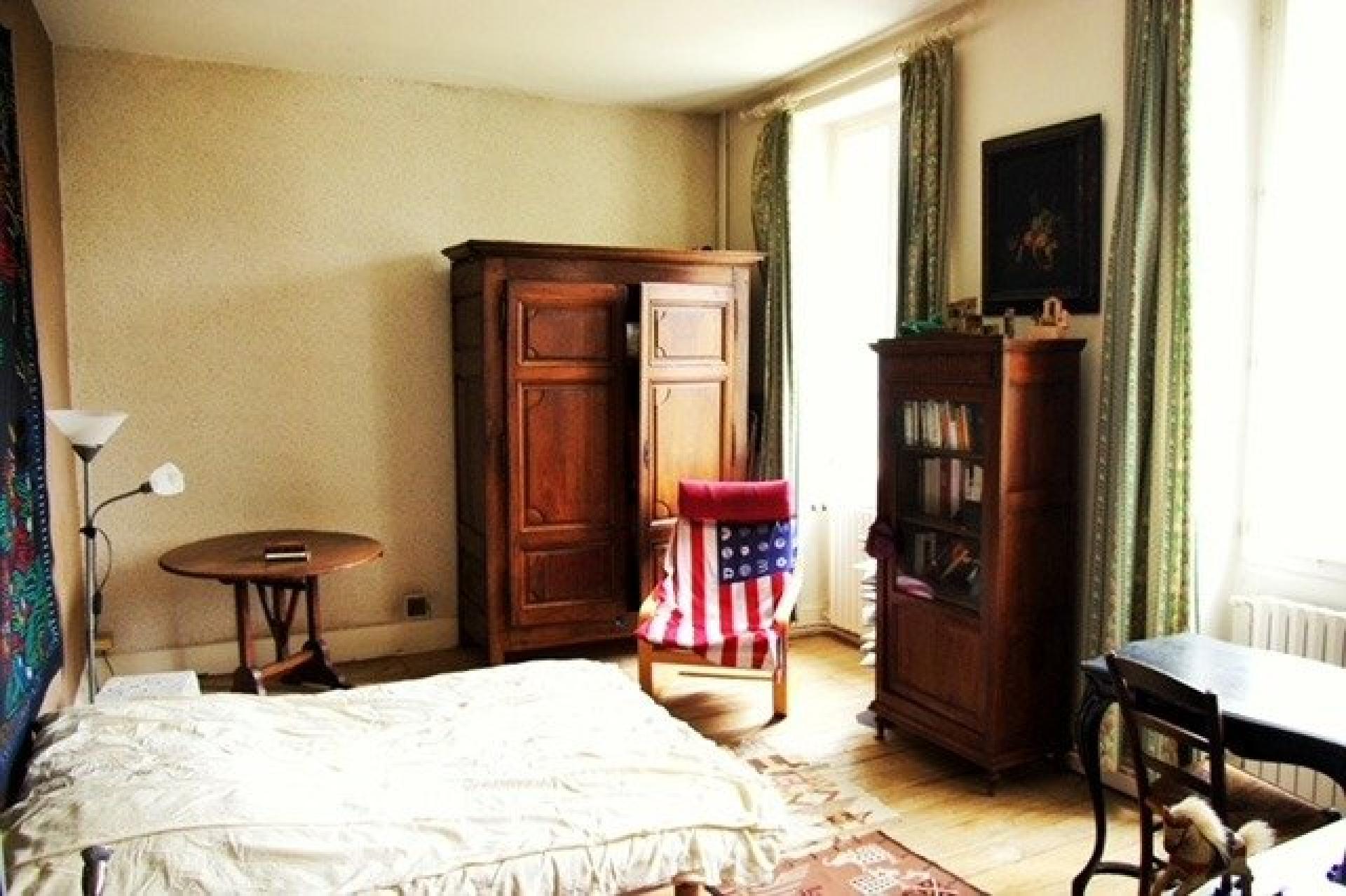 Photo 10 of the listing.