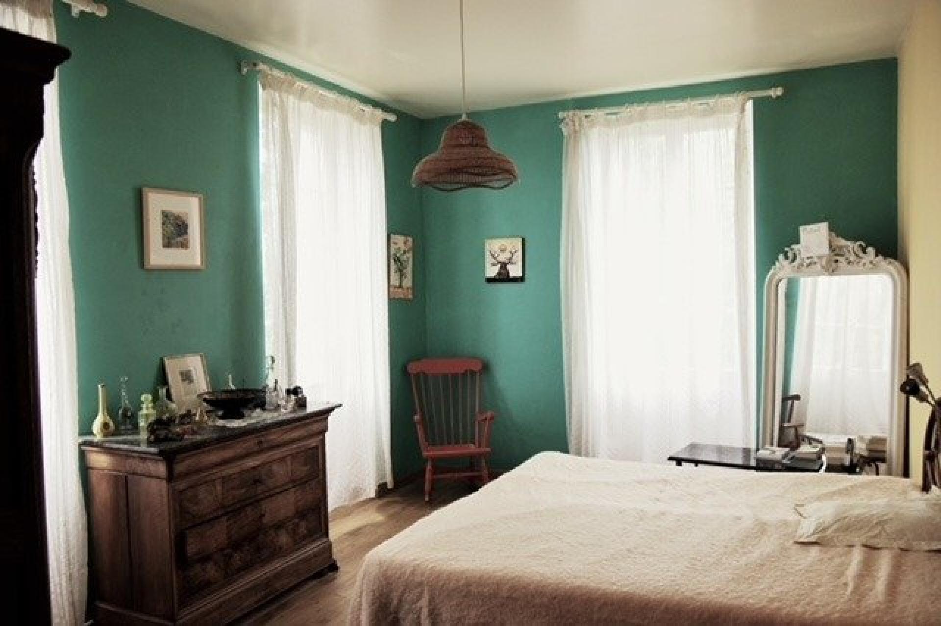 Photo 9 of the listing.