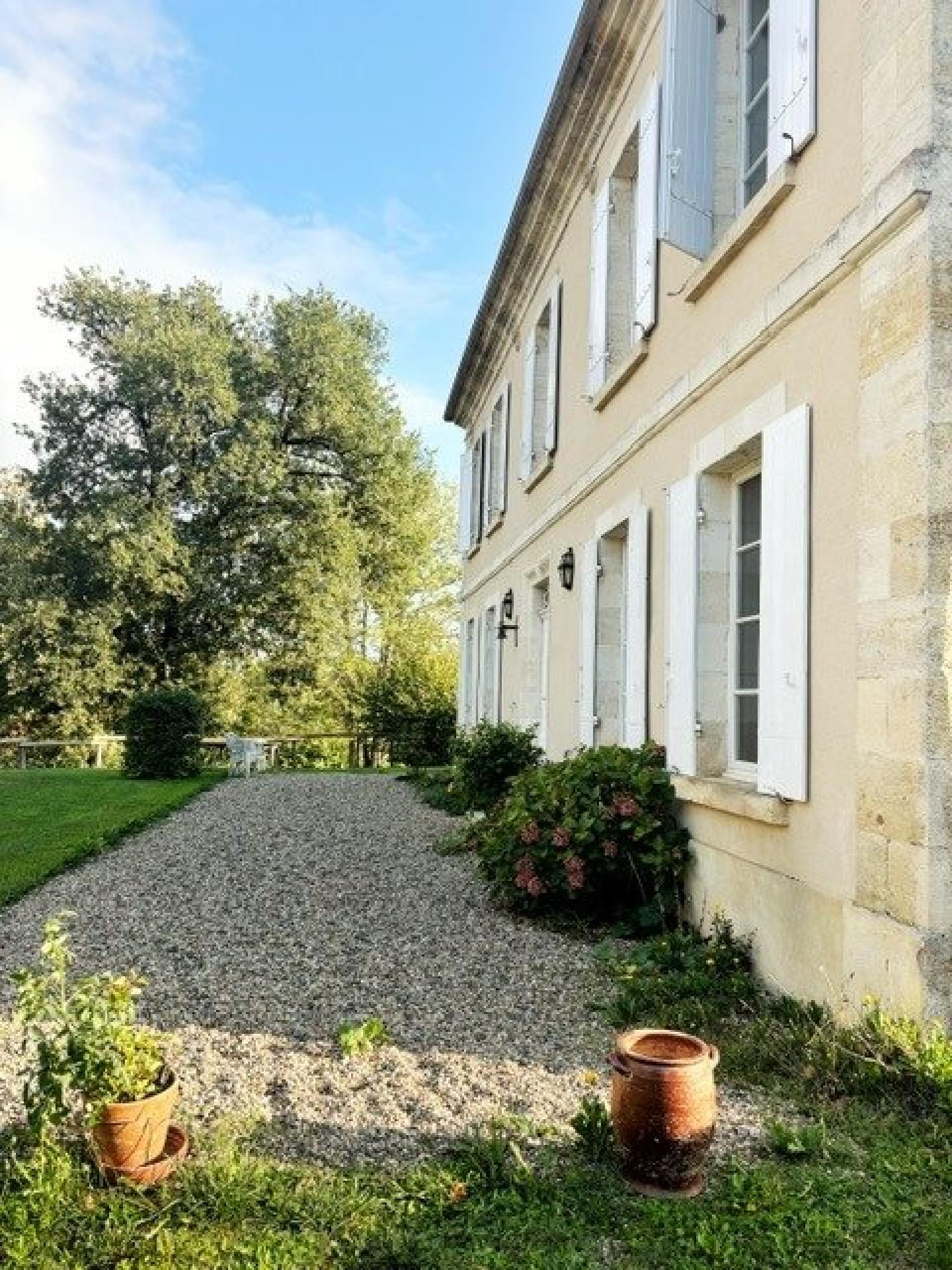 Photo 2 of the listing.