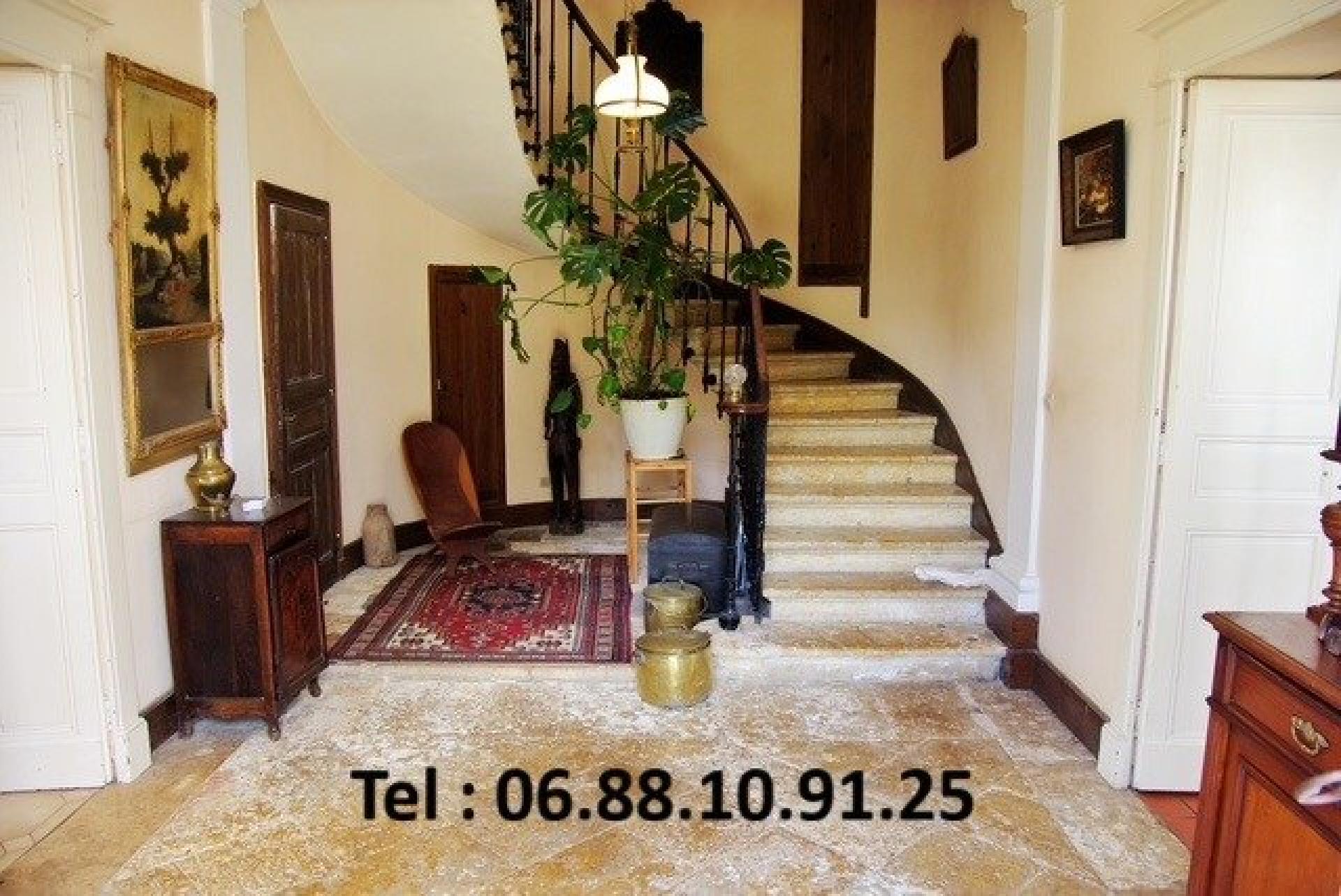 Photo 2 of the listing.