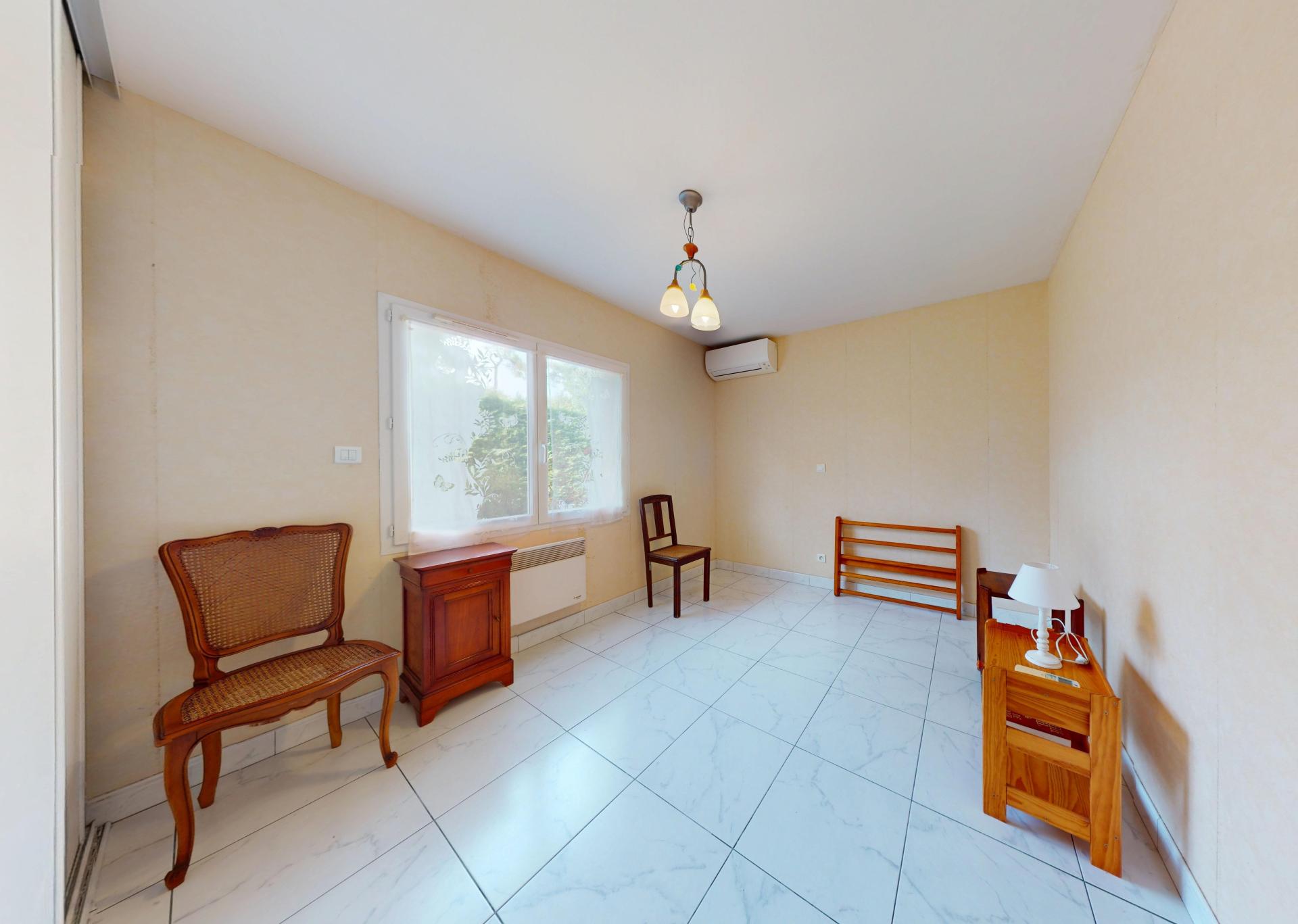 Photo 9 of the listing.