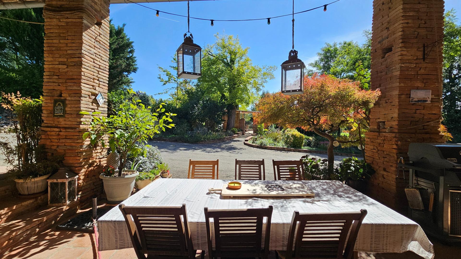 Photo 4 of the listing.