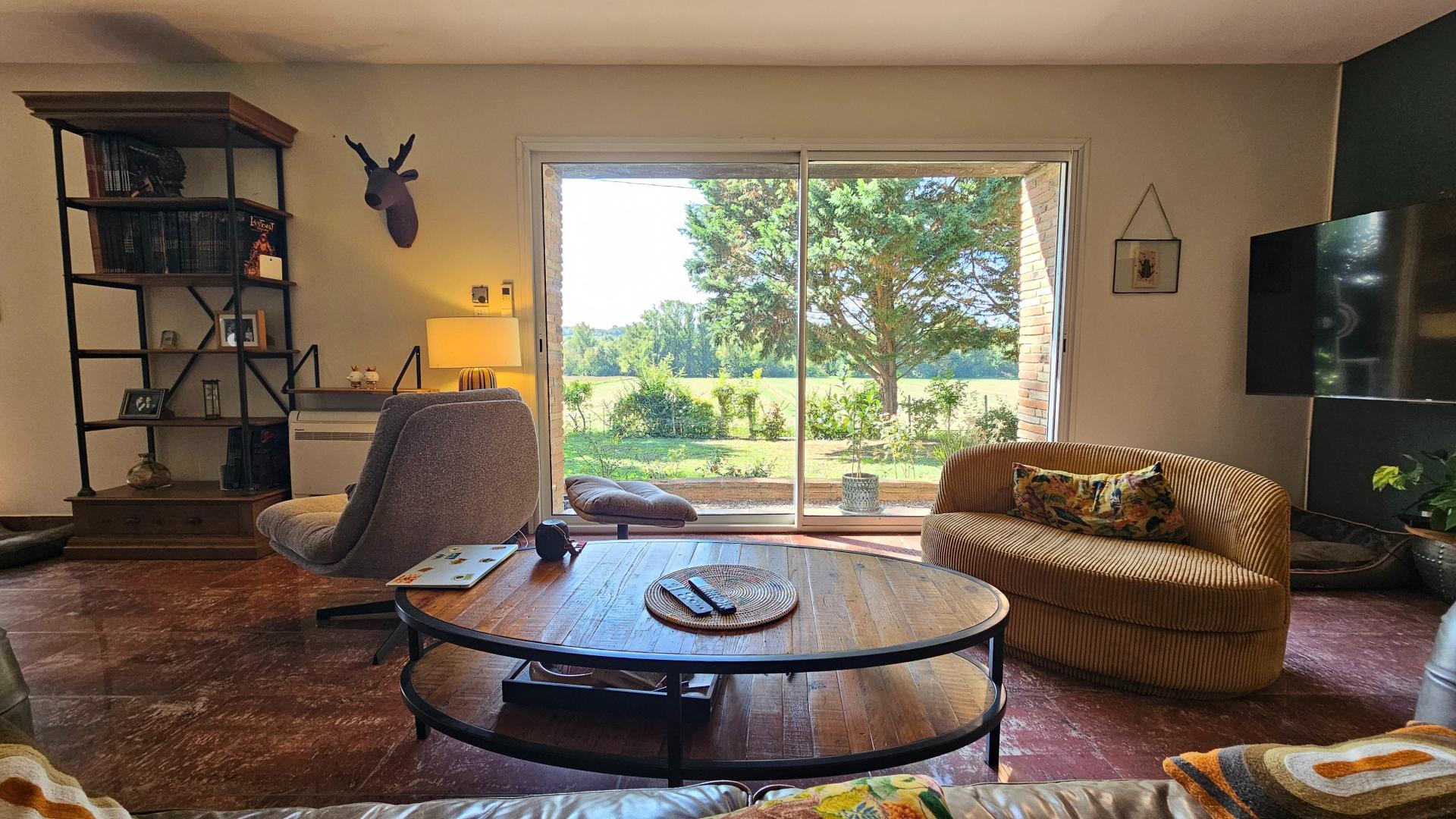 Photo 7 of the listing.